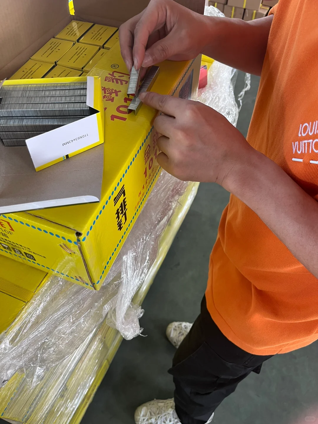 六月份的第三个柜 五金工厂生意渐渐好转