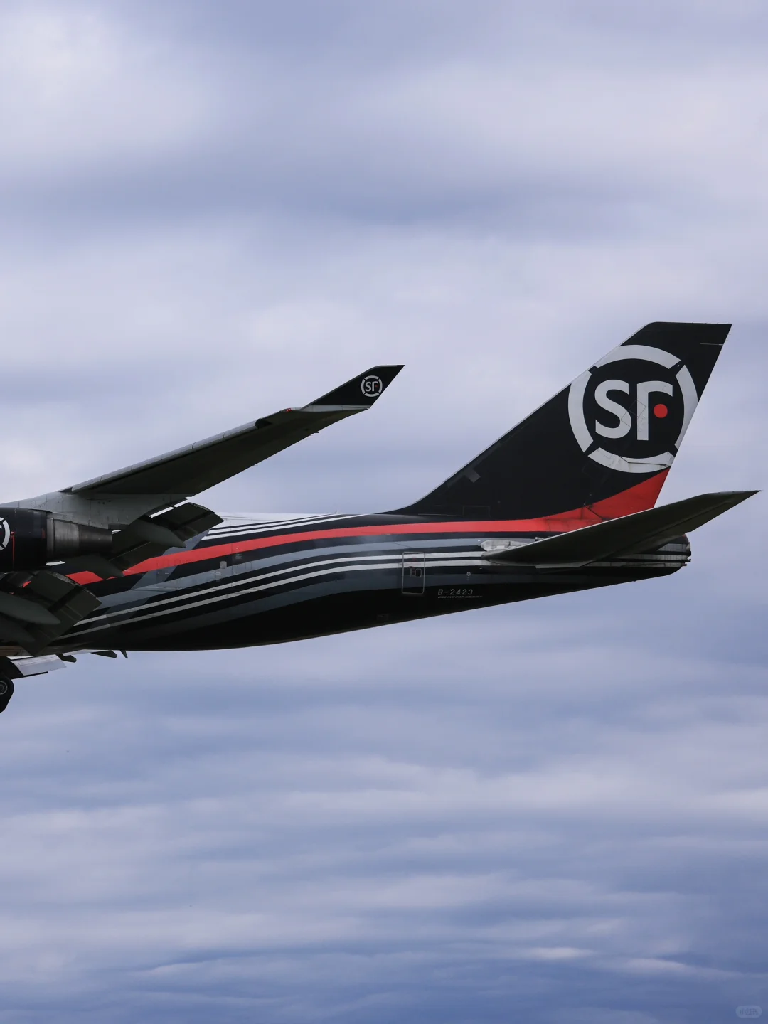 同一天的顺丰航空747和757，暴雨前后