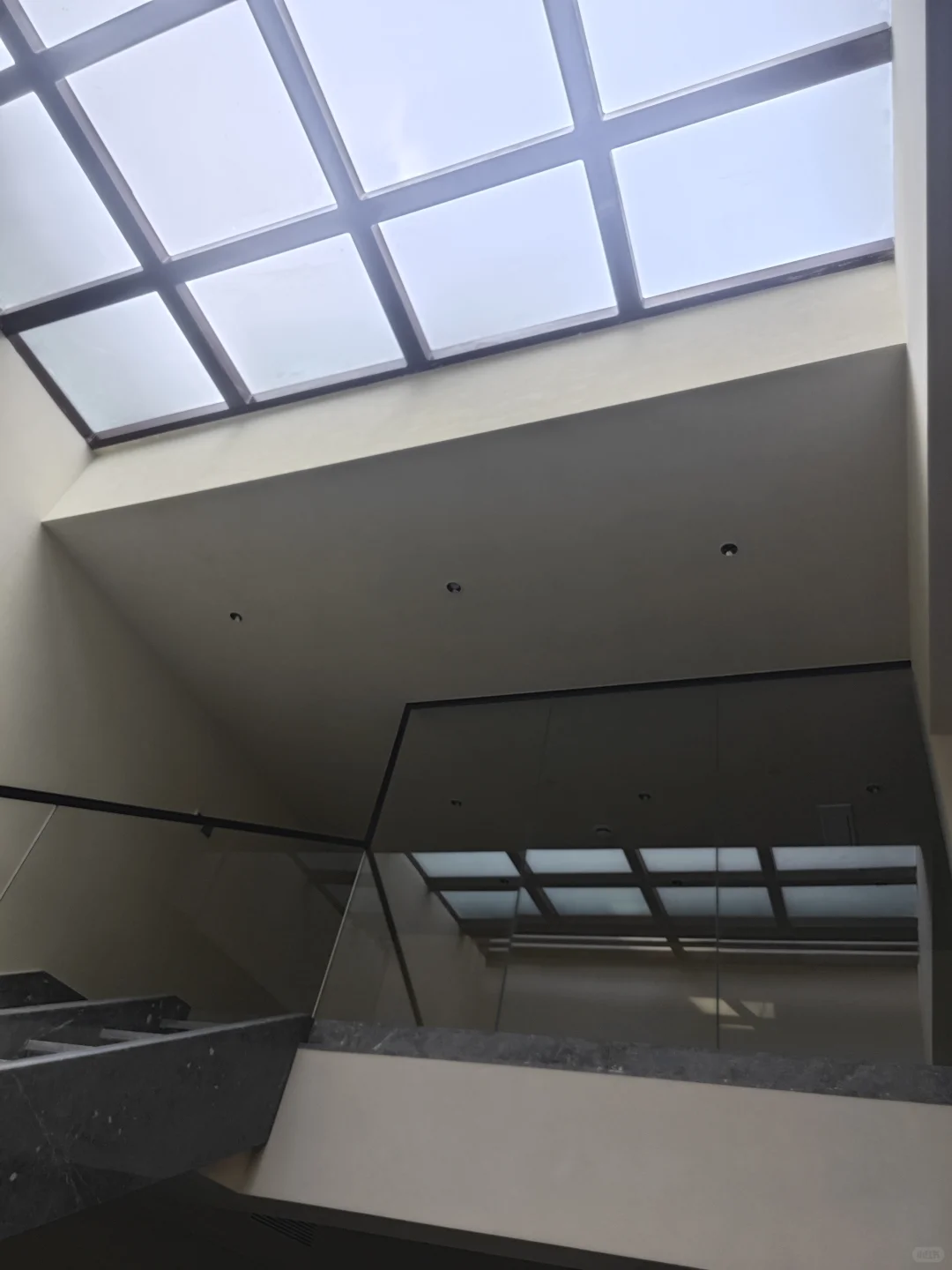 实惠型无机砂料防潮防霉，免刮腻子强度高。