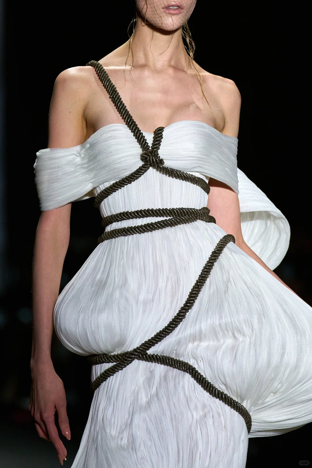 绳束与白褶 ，JPG 这套高定太美了 ?