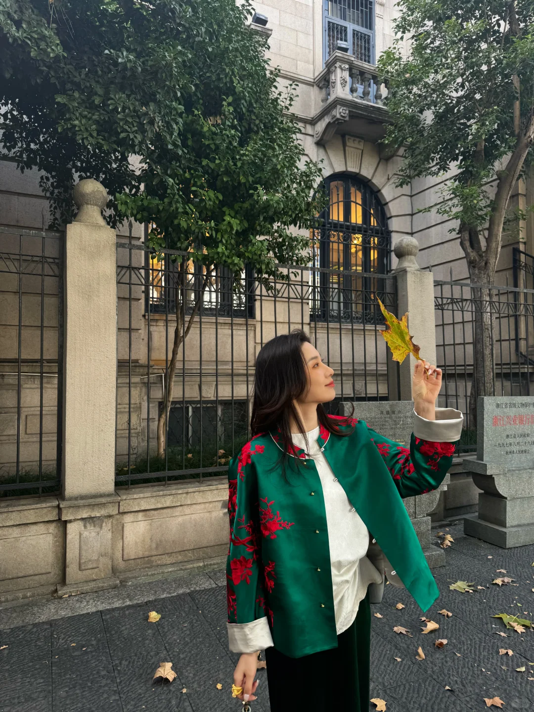 袅娜青烟醉红尘，万籁俱寂梦不醒。