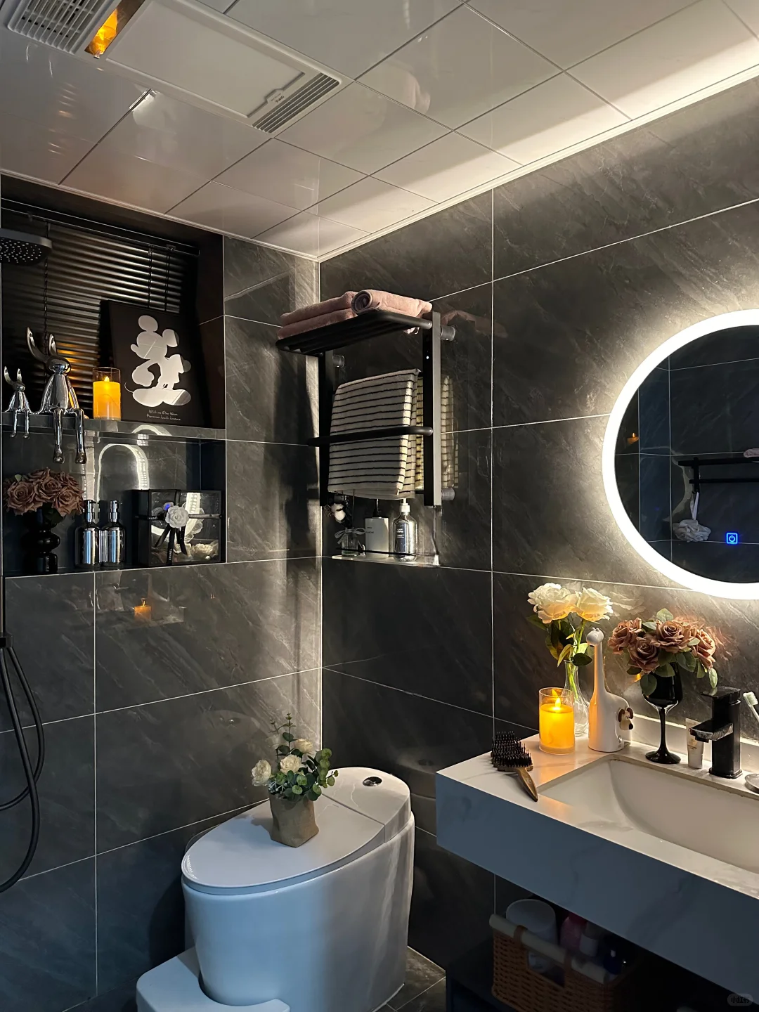 一整个惊艳住了，简约时尚卫生间好高级❤️