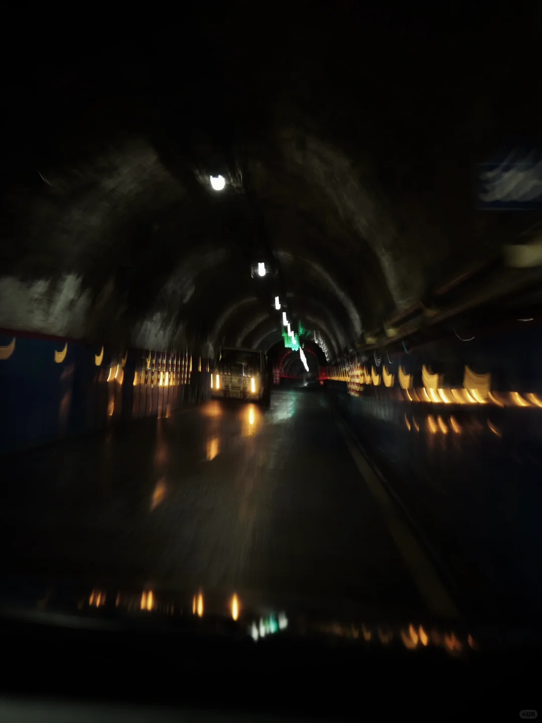 离开地表，井下200米