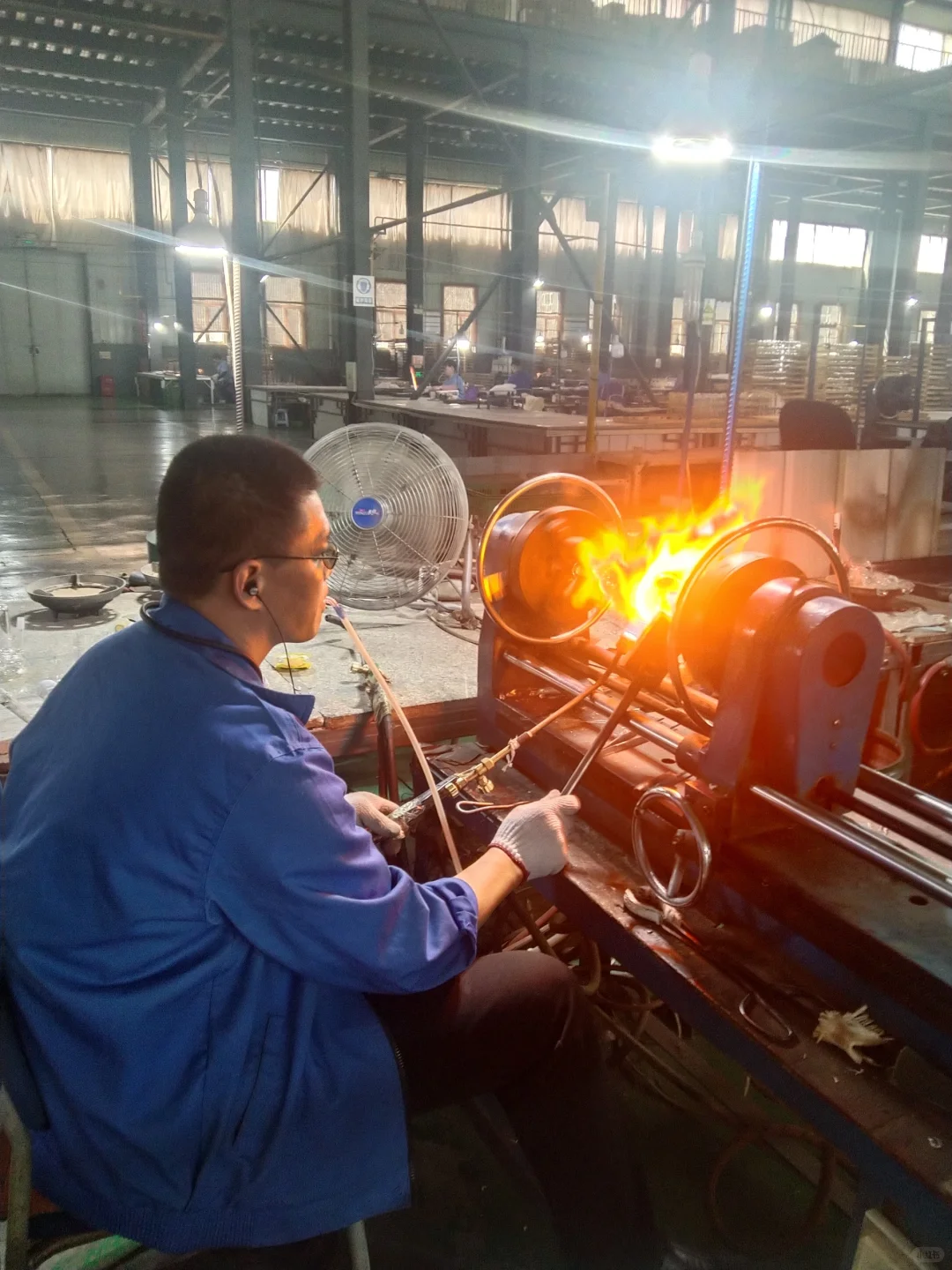 大开眼界！走进玻璃工厂，玻璃的制作工艺