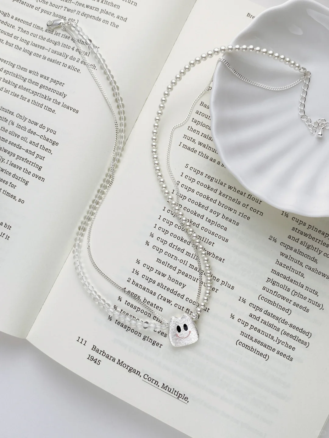 银饰平铺ins氛围感拍摄?