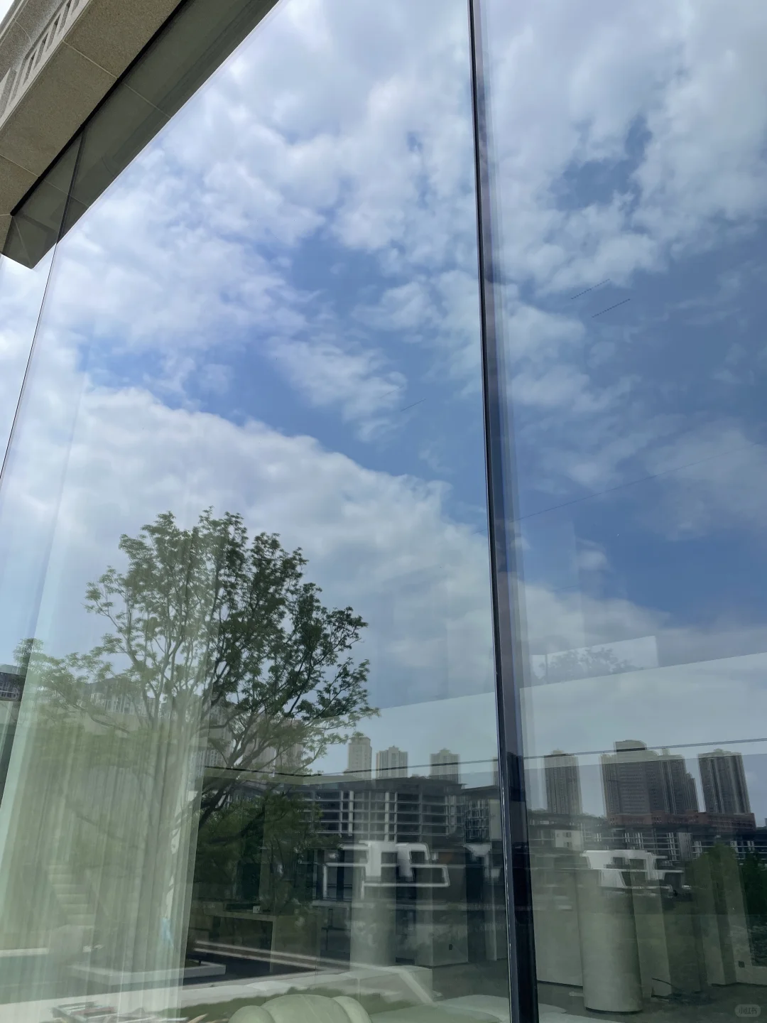 外看云，内看景，一片玻璃两面都是宝