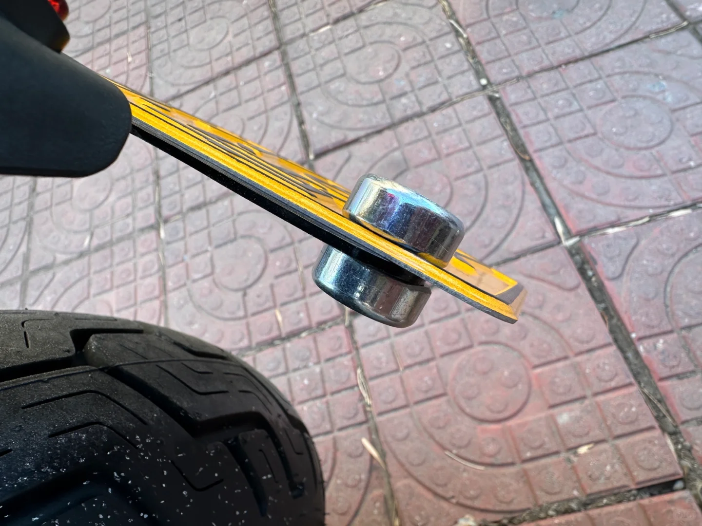 把四个开花防盗螺丝正反两面装✅砸都砸不掉