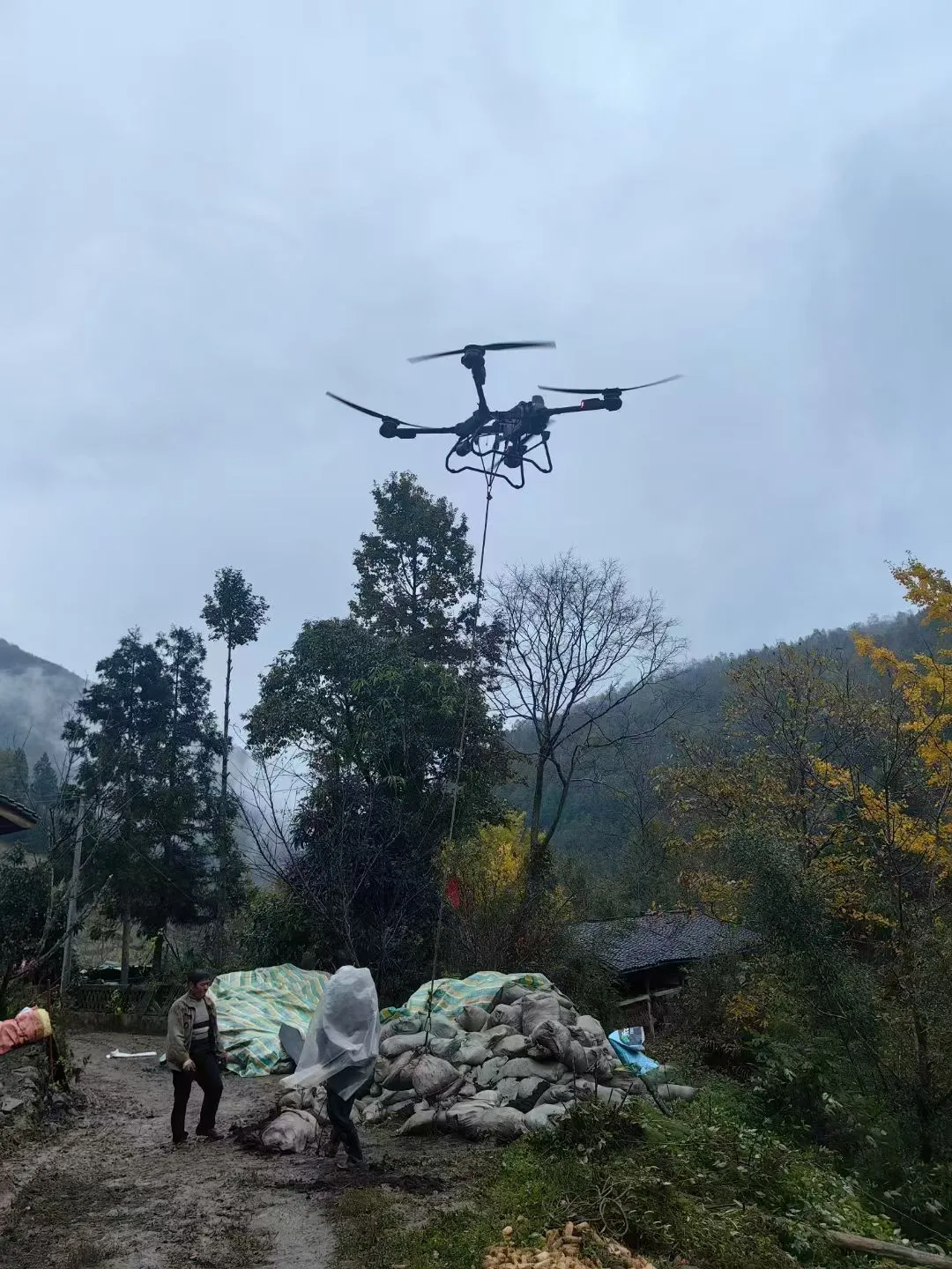 无人机吊运一天挣3000？