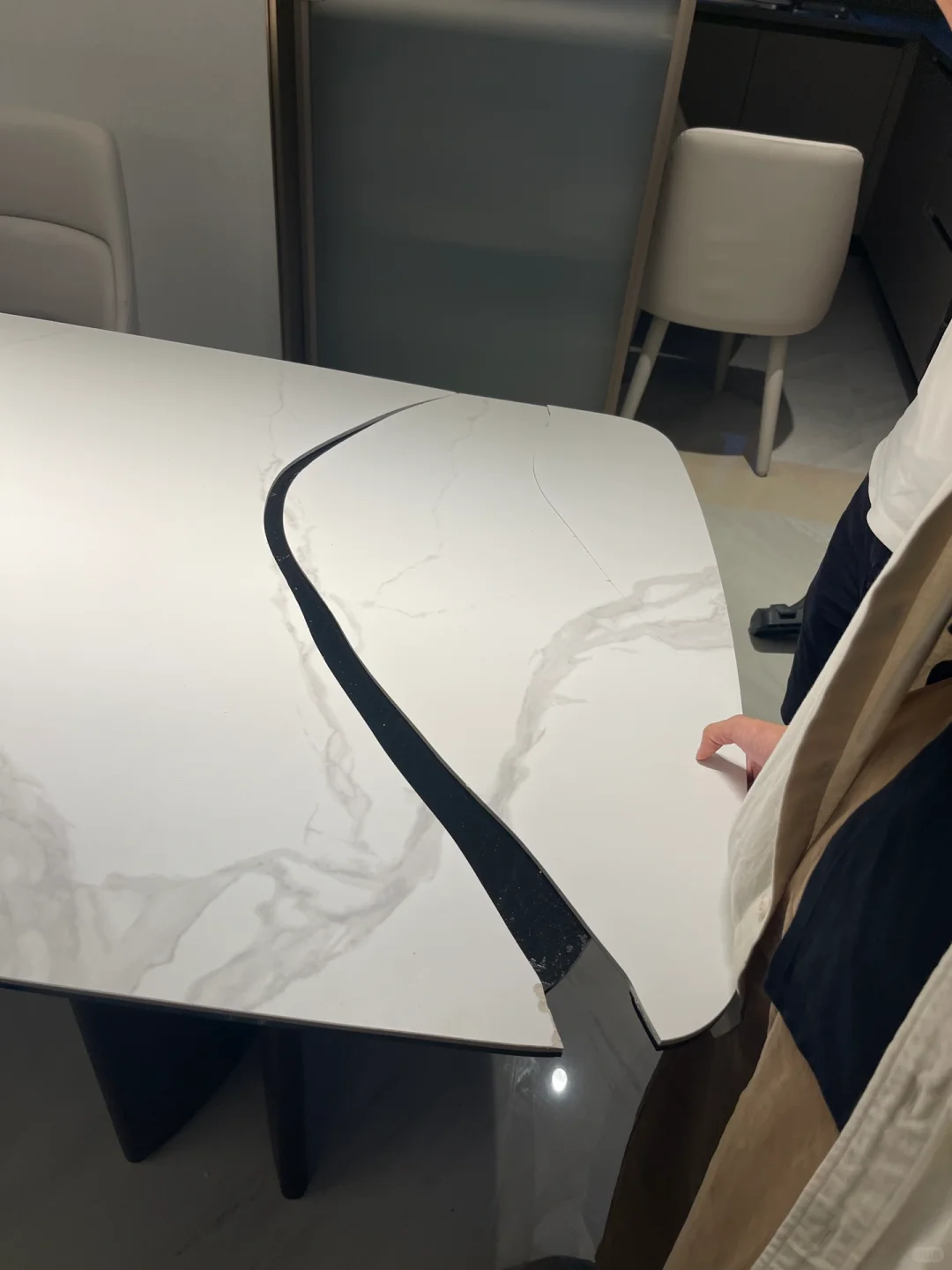 我裂开了！！岩板这么脆弱的吗？？