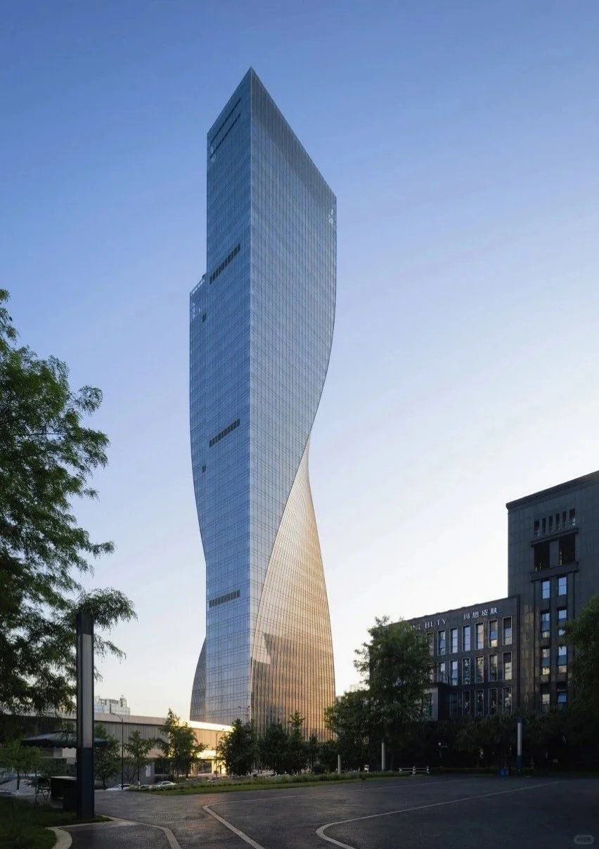 独特建筑的魅力：扭转建筑设计之美