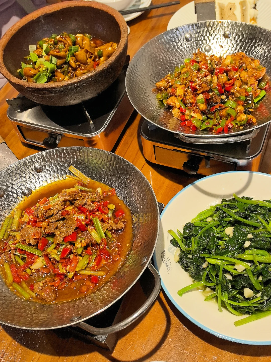 烧玻璃 拿陶瓷 探新店 喝茶 聊天