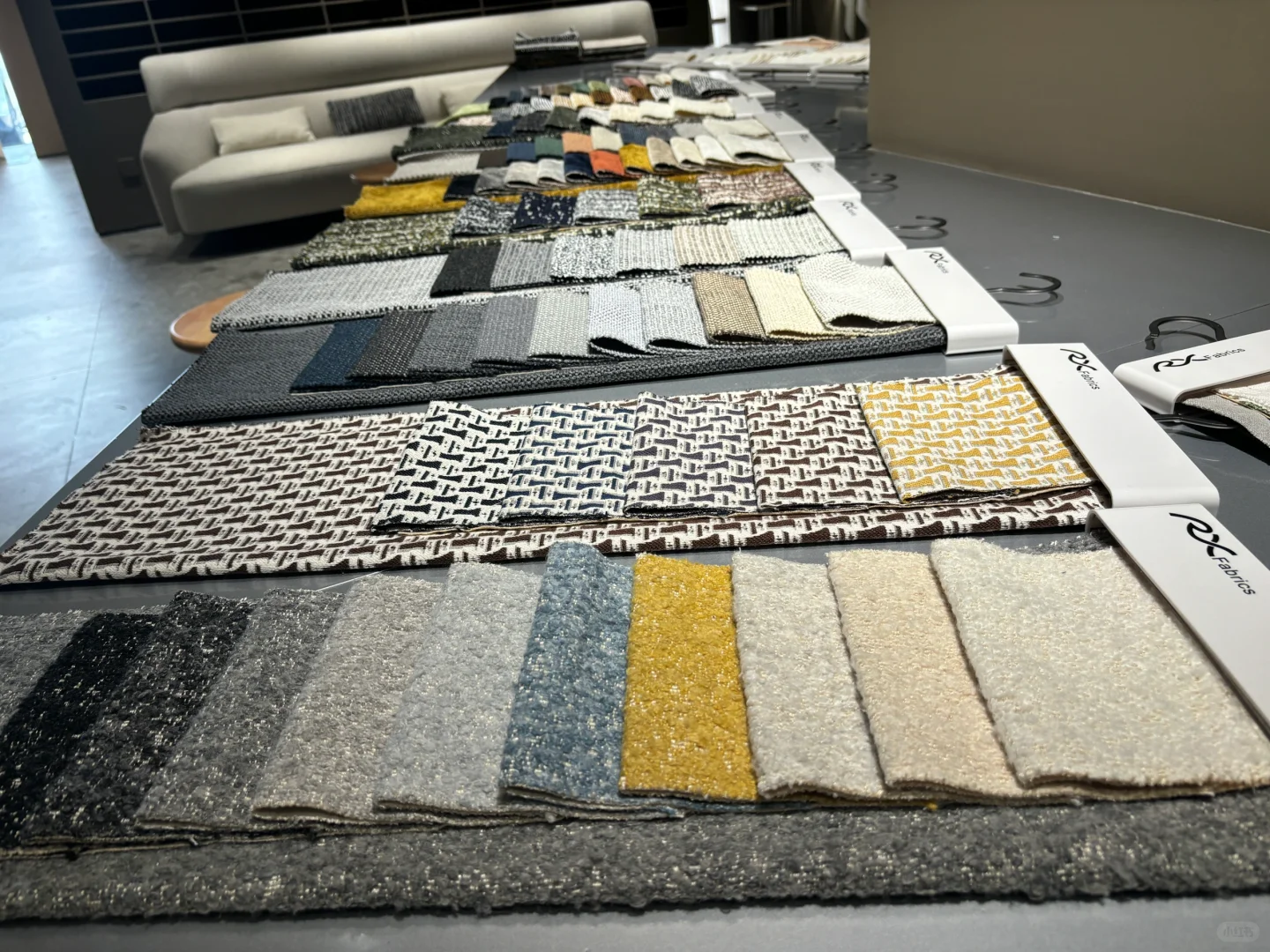 布艺沙发面料大揭秘：哪种最适合你？