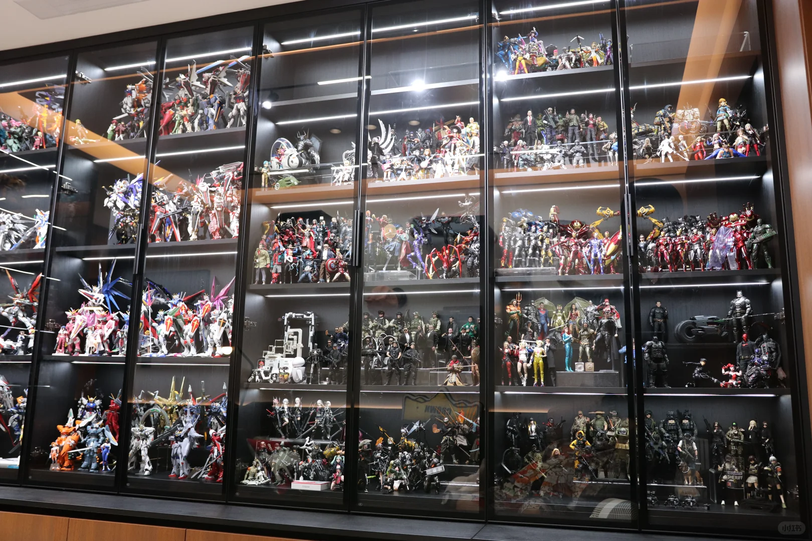 入坑14年价值25w的模型展示柜