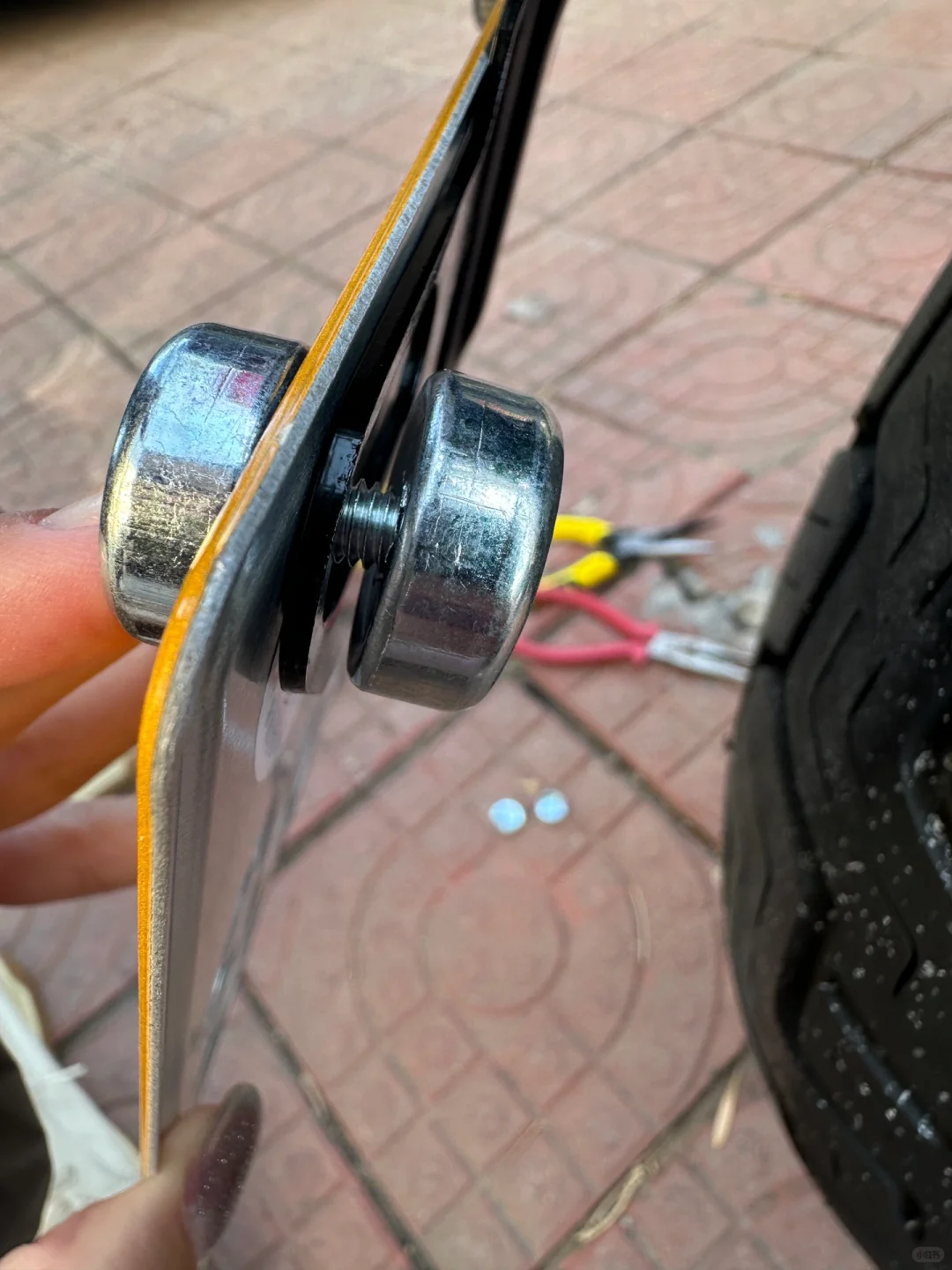 把四个开花防盗螺丝正反两面装✅砸都砸不掉