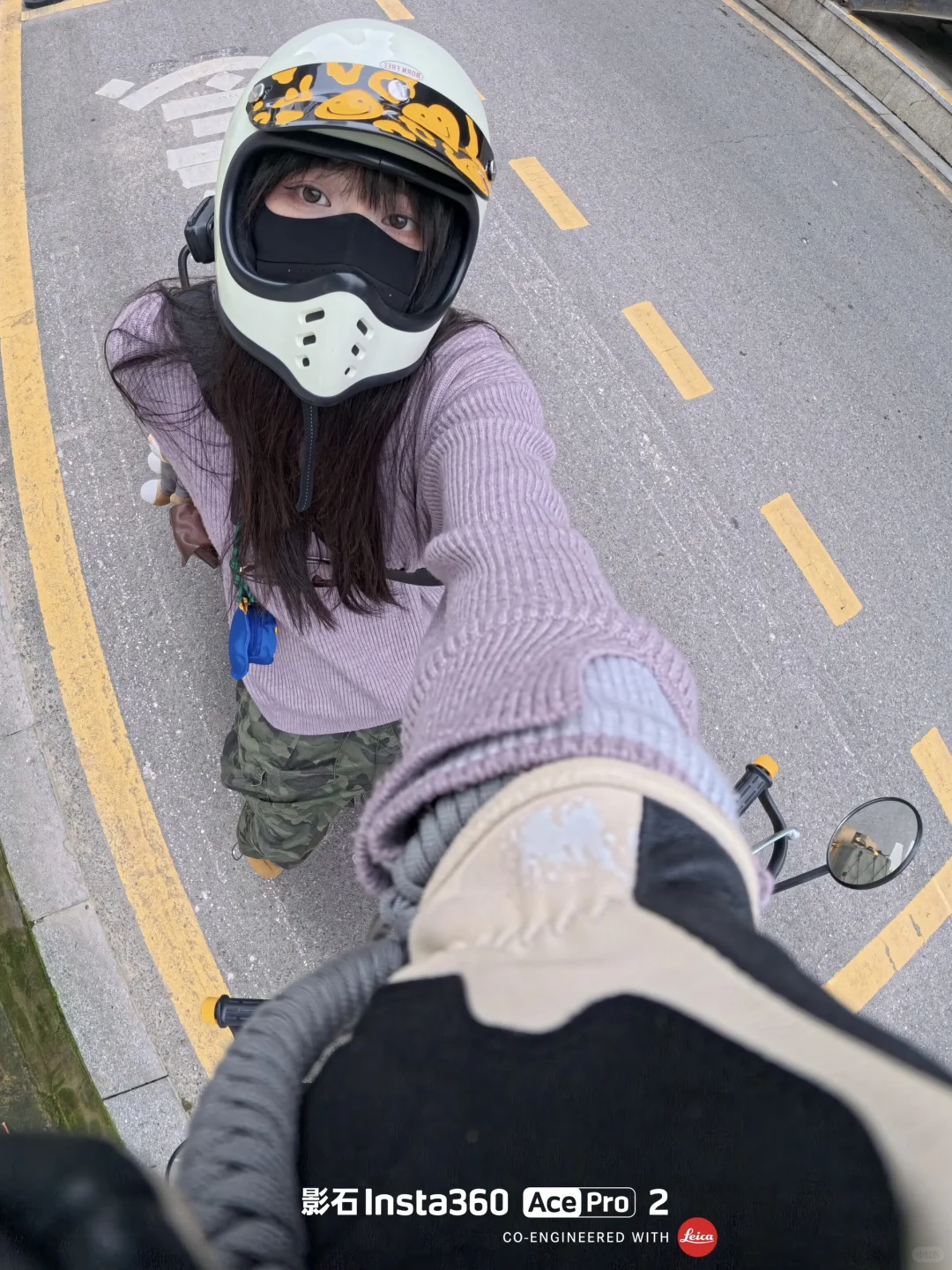 骑摩托女生穿搭好物，谁能拒绝白色运动相机！