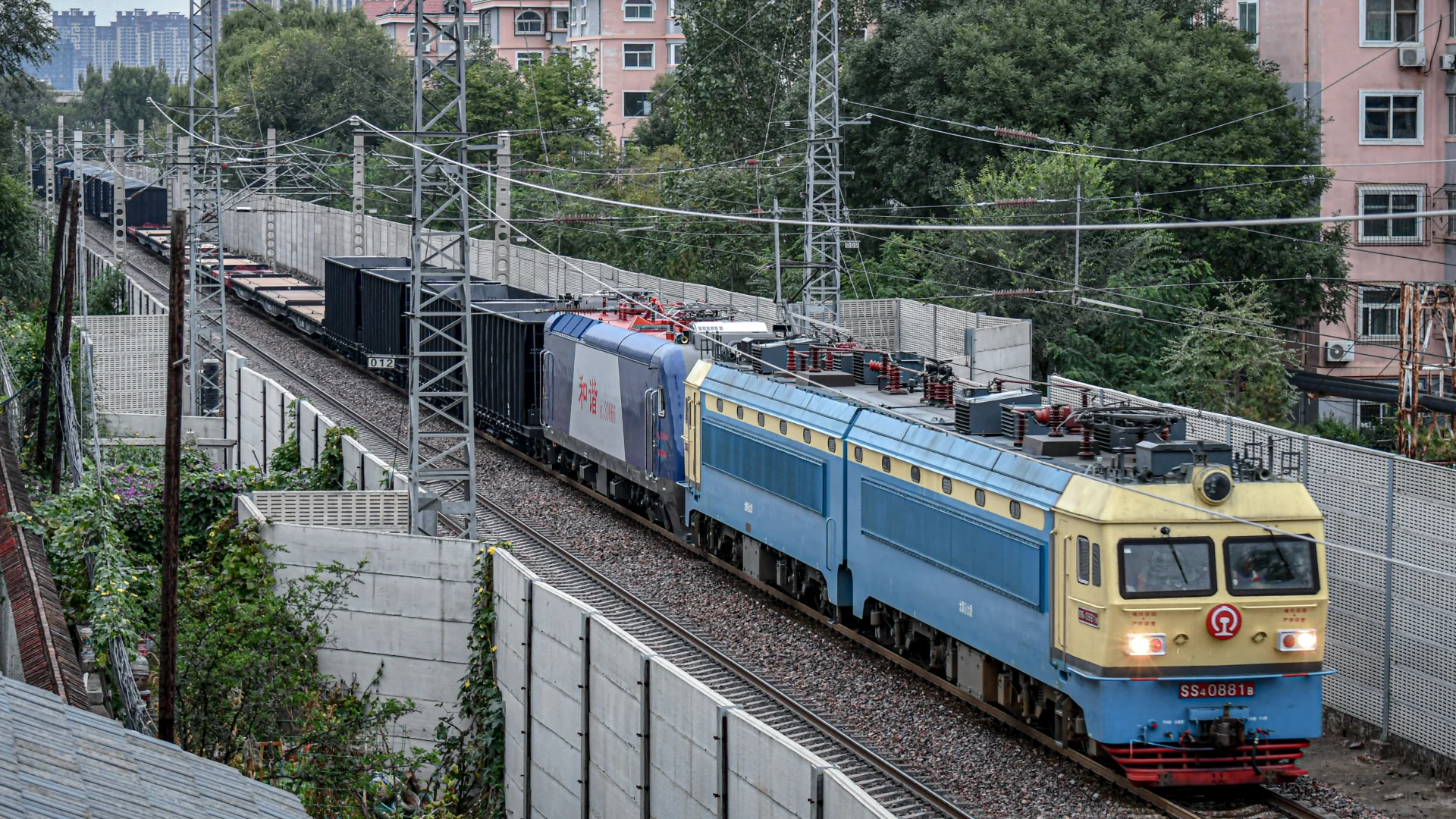 10月对他们的追逐