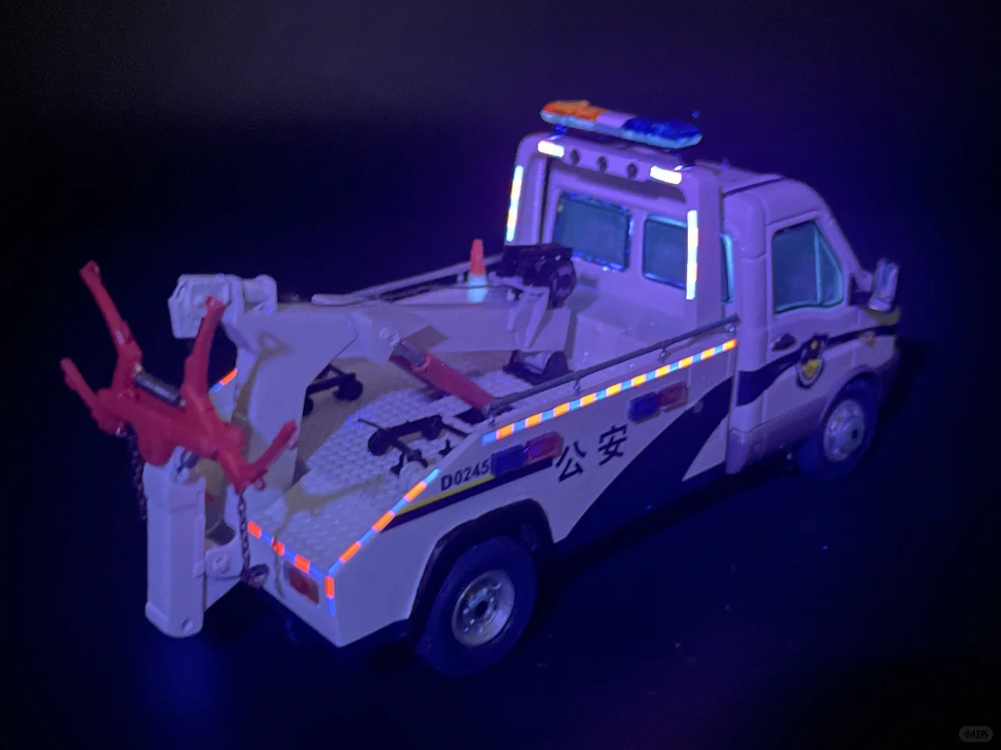 汽车模型情怀收藏-依维柯警用清障车