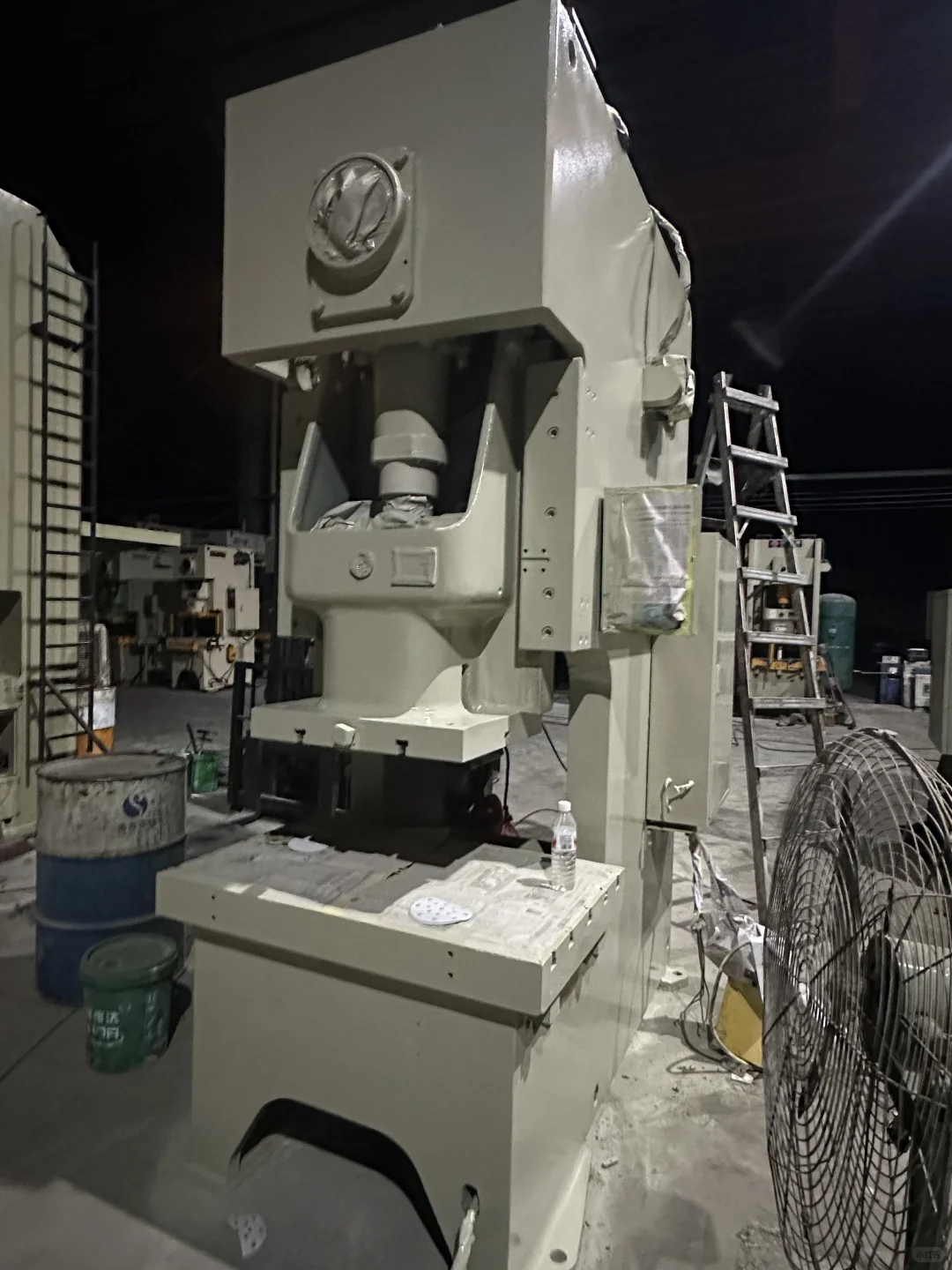 专业机械设备翻新喷漆补漆漆面修复气动冲床