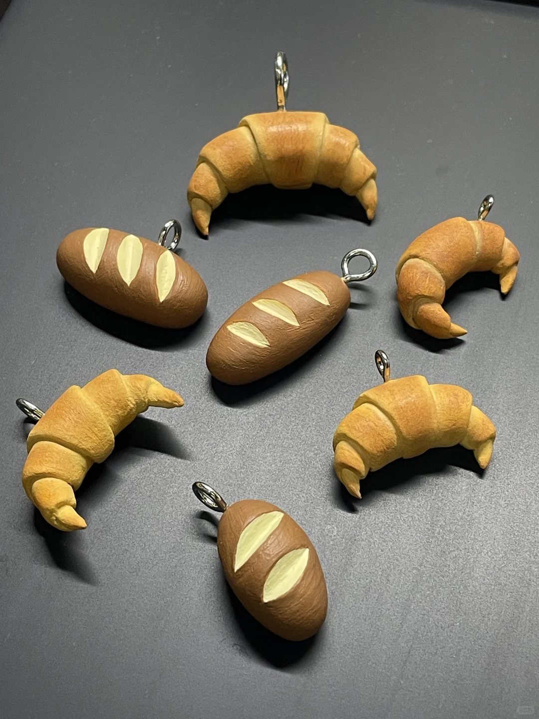 面包-石塑粘土挂件?