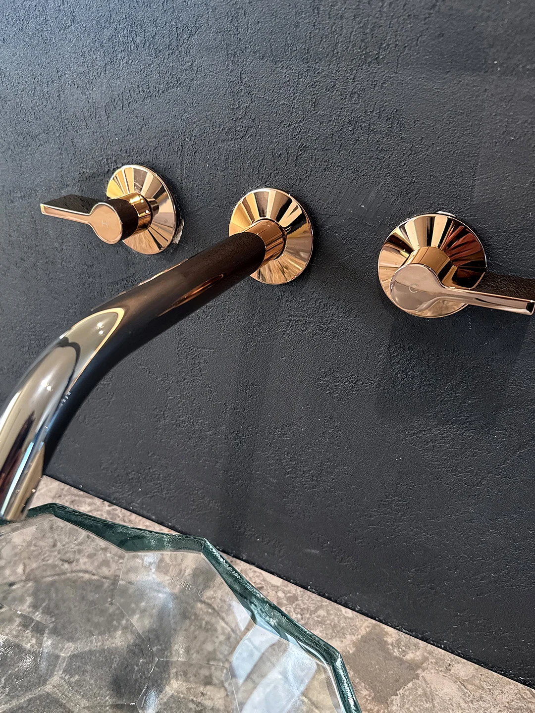 ?春日浴室C位！透明玻璃台盆美到窒息