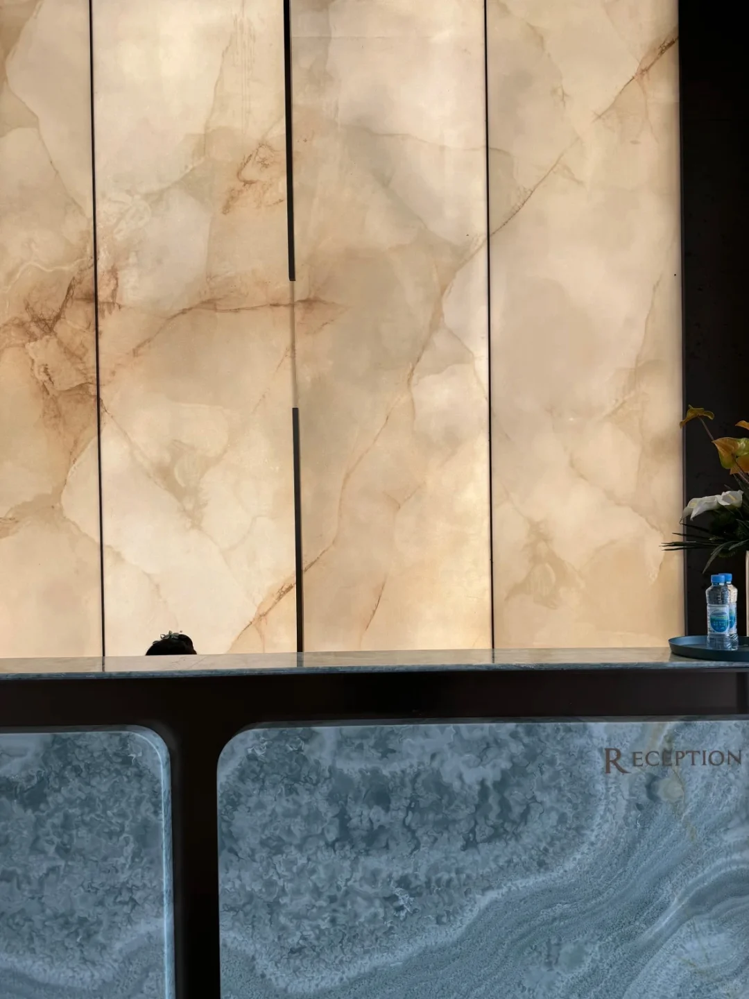 全网?都在找到这款新材料 |透光云石背景