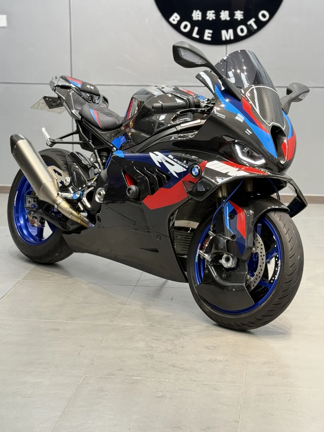 24年一首S1000RR满改雷霆套件 你的白月光？