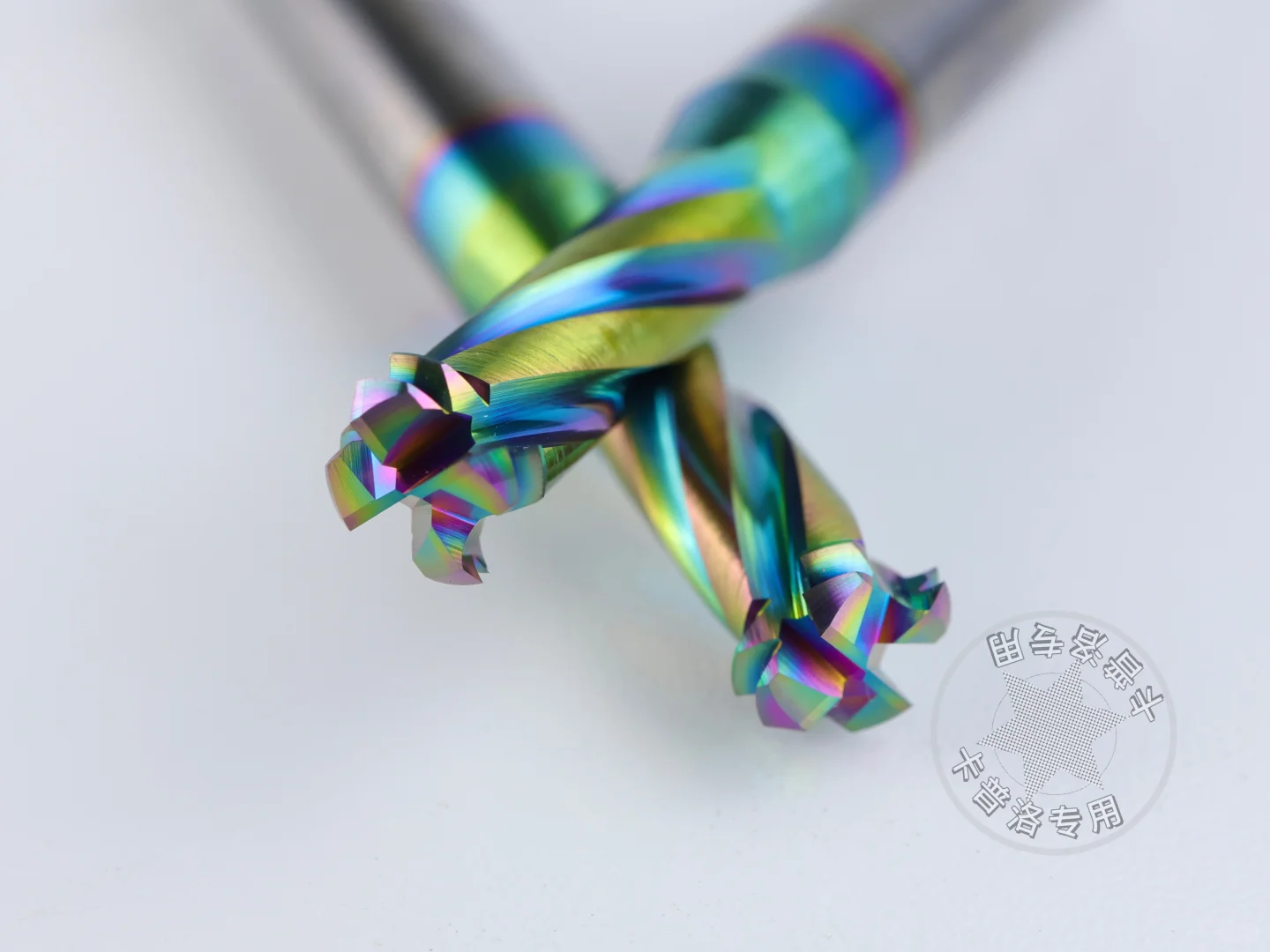 钻铣倒角全能的免打底孔螺纹铣刀