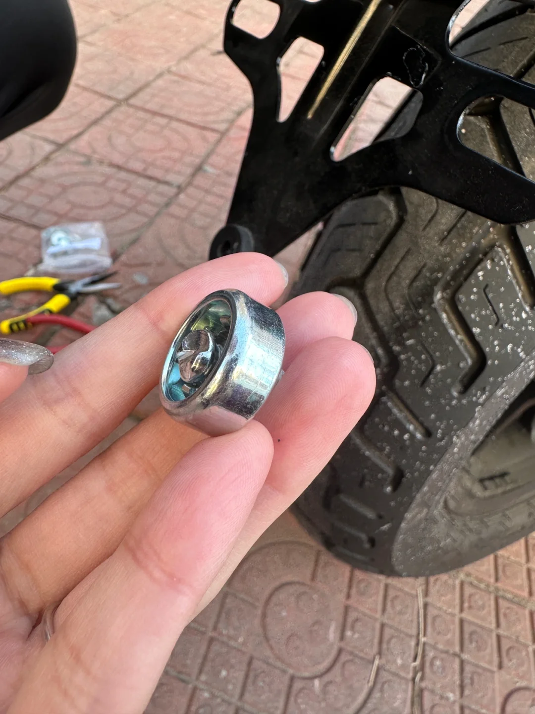 把四个开花防盗螺丝正反两面装✅砸都砸不掉