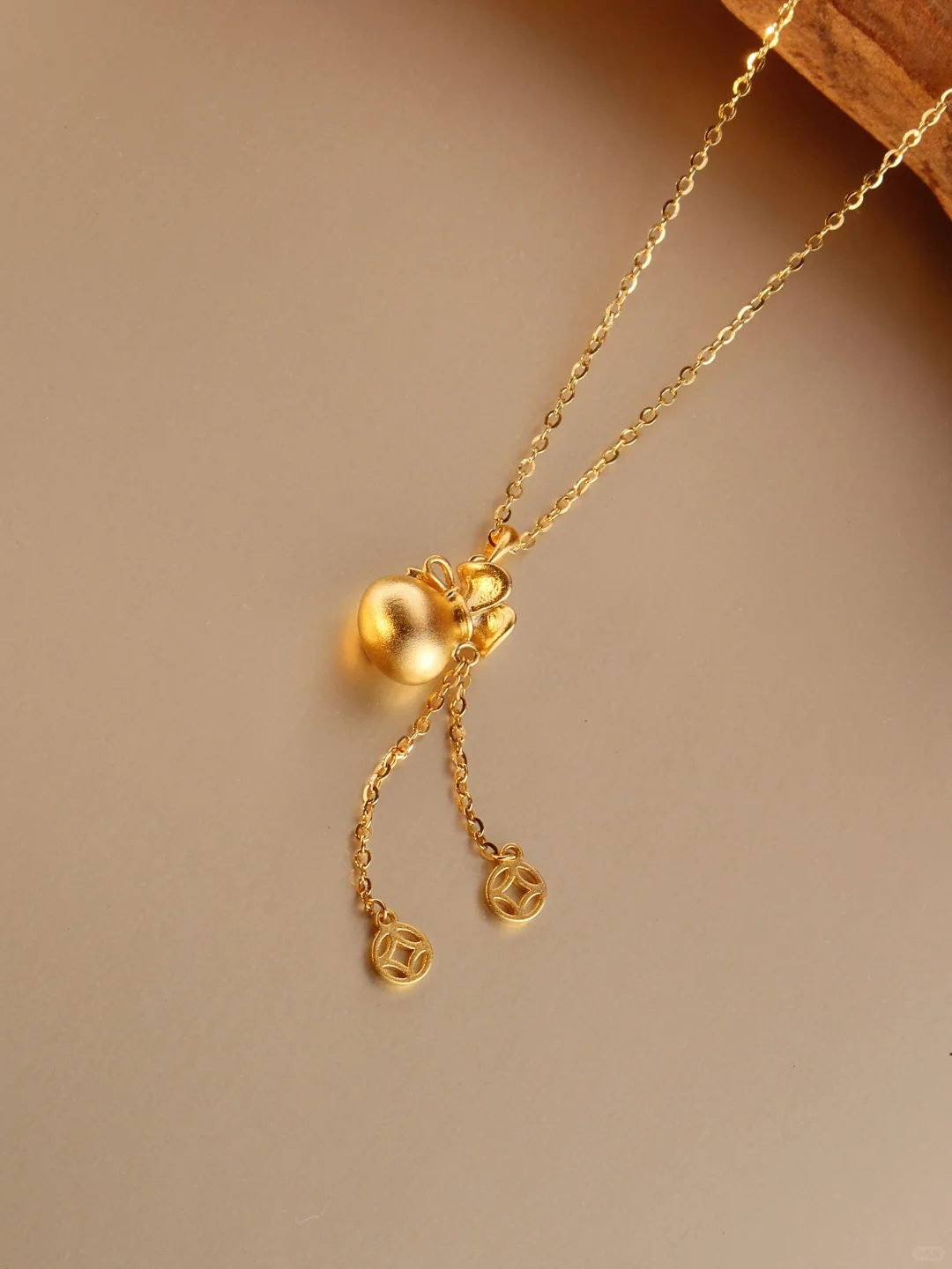 用简单小道具也能拍出好看的项链