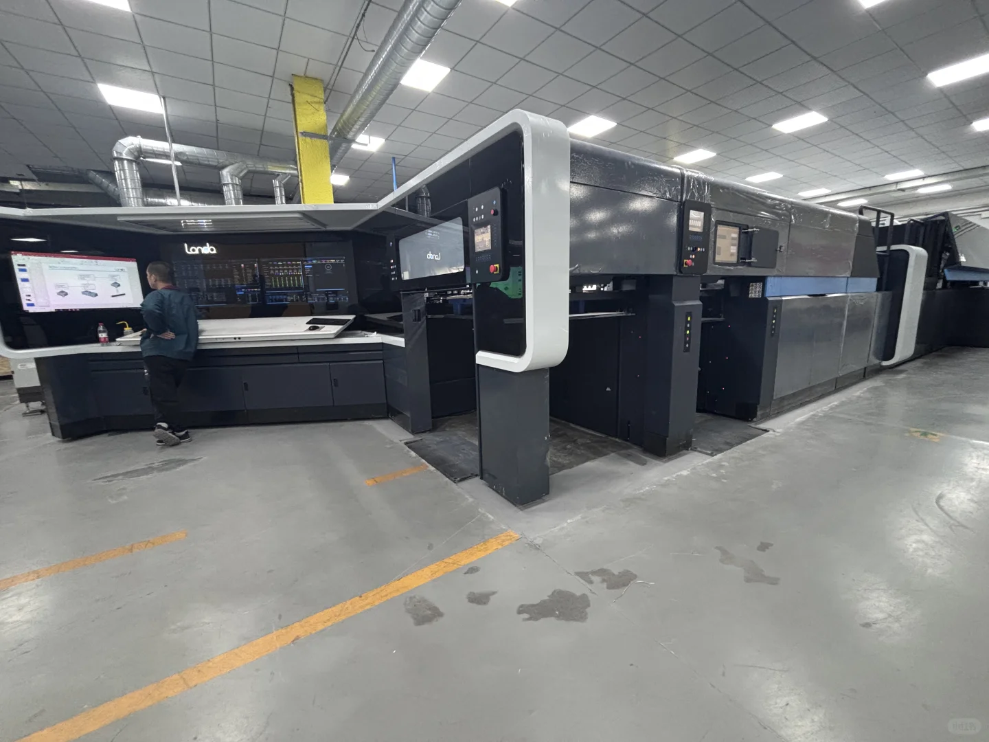 让几杯咖啡钱就让顶级数码印刷机为您服务