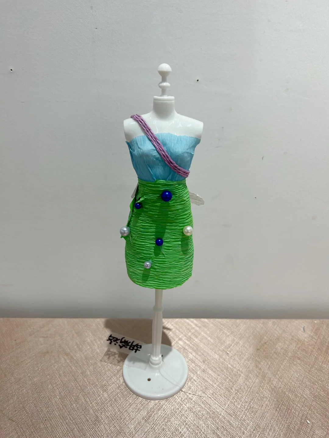 皱纹纸服装设计