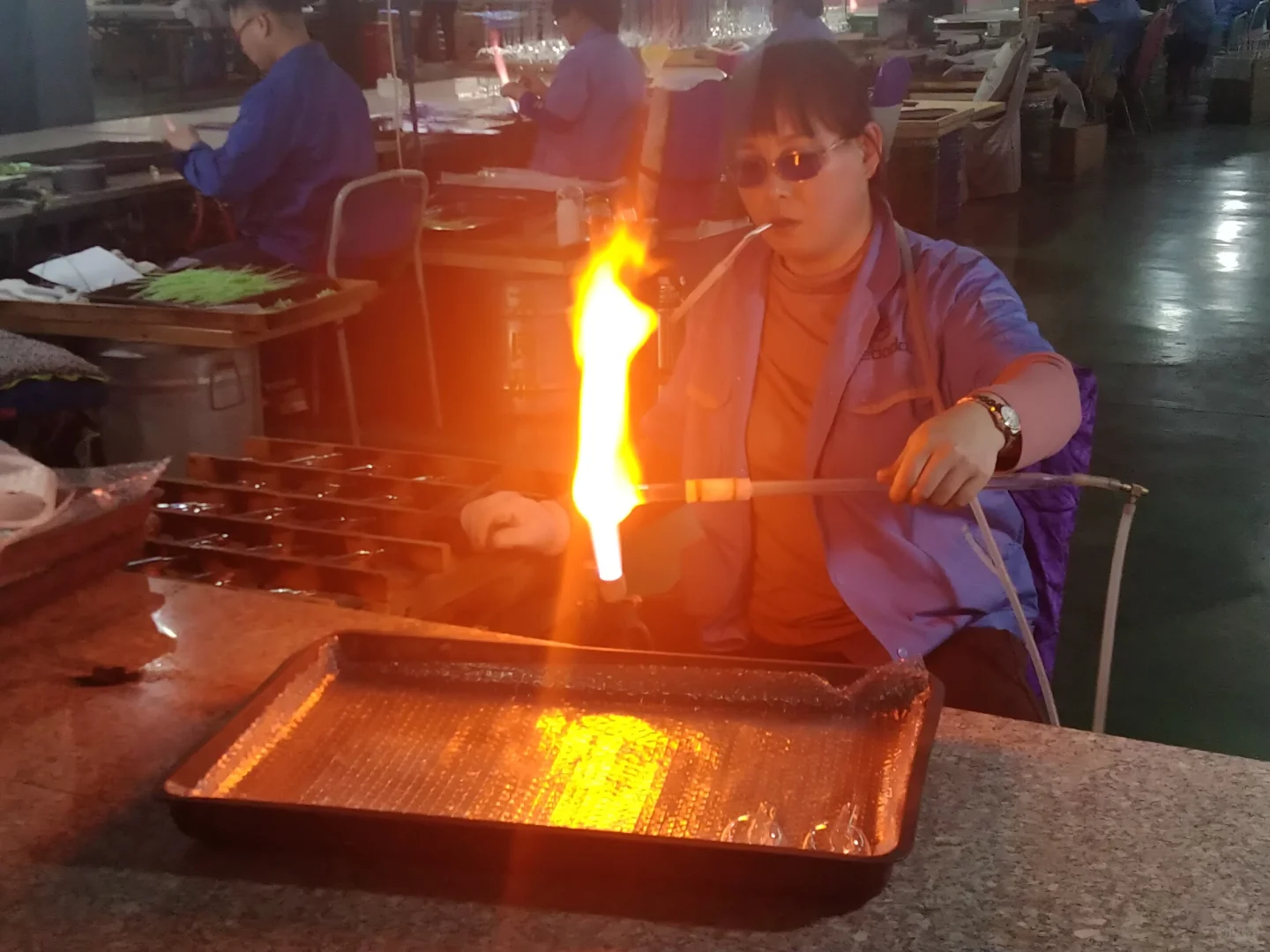 大开眼界！走进玻璃工厂，玻璃的制作工艺