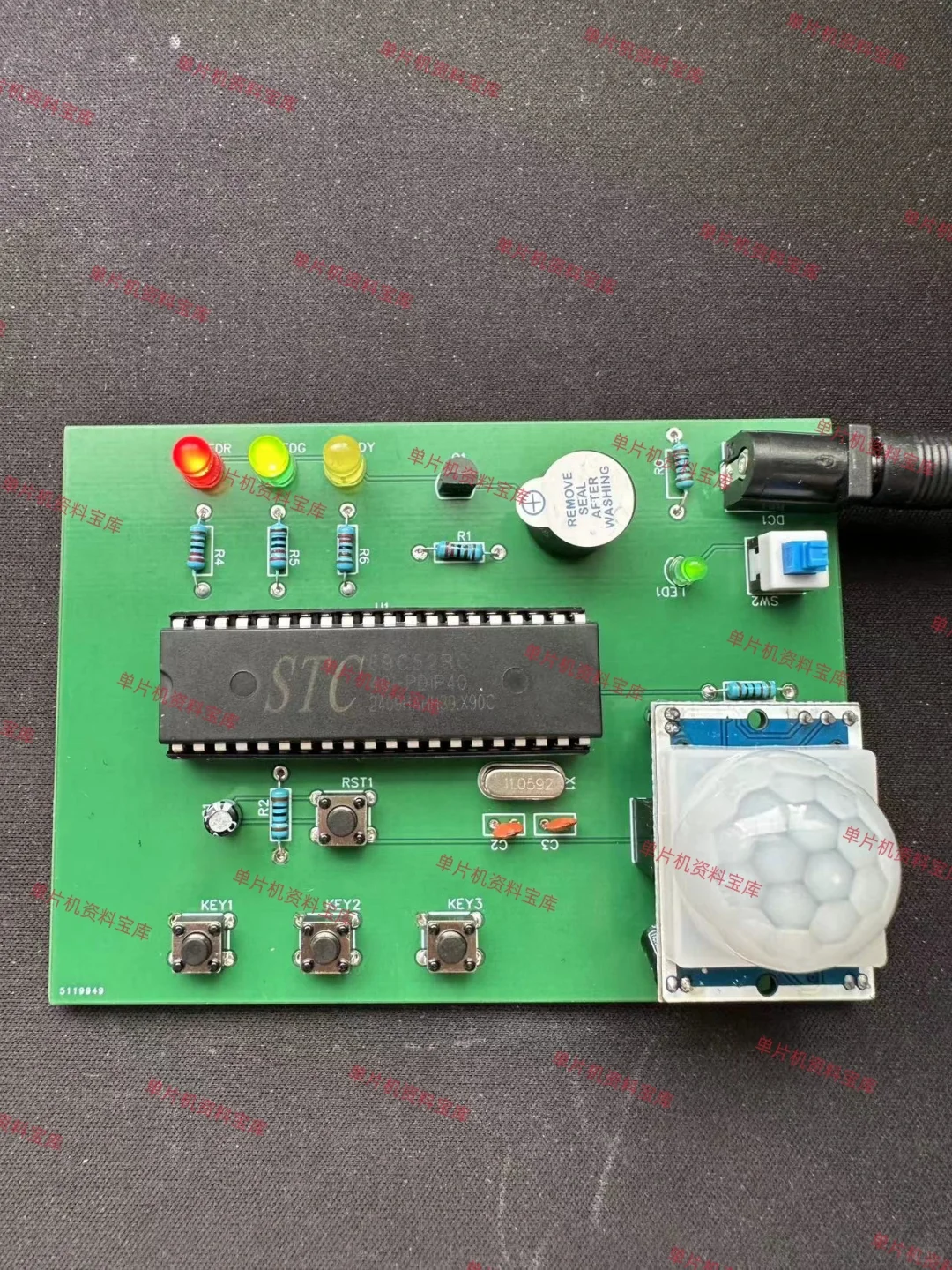 基于51单片机的红外防盗报警系统（程序+仿真