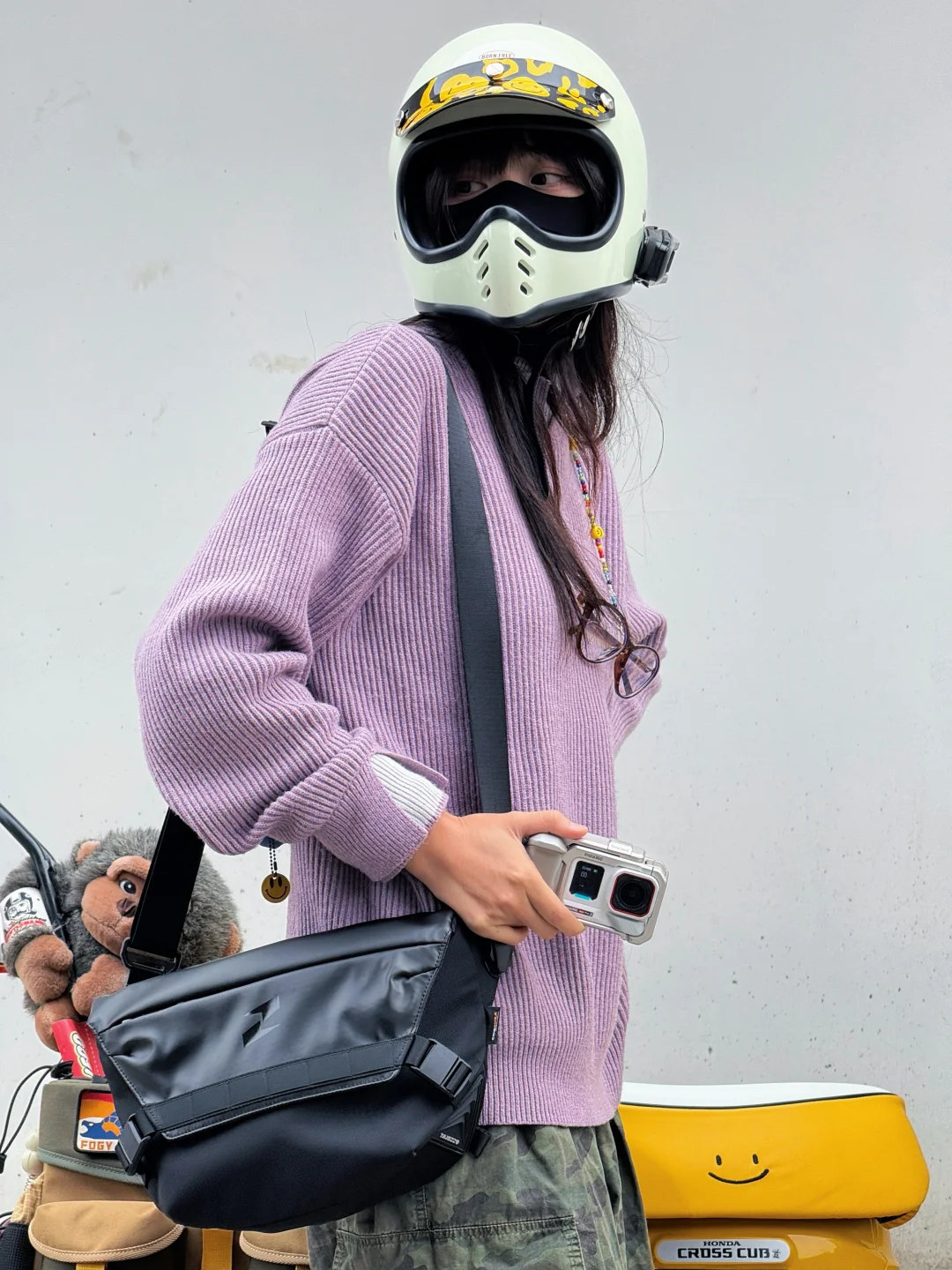 骑摩托女生穿搭好物，谁能拒绝白色运动相机！