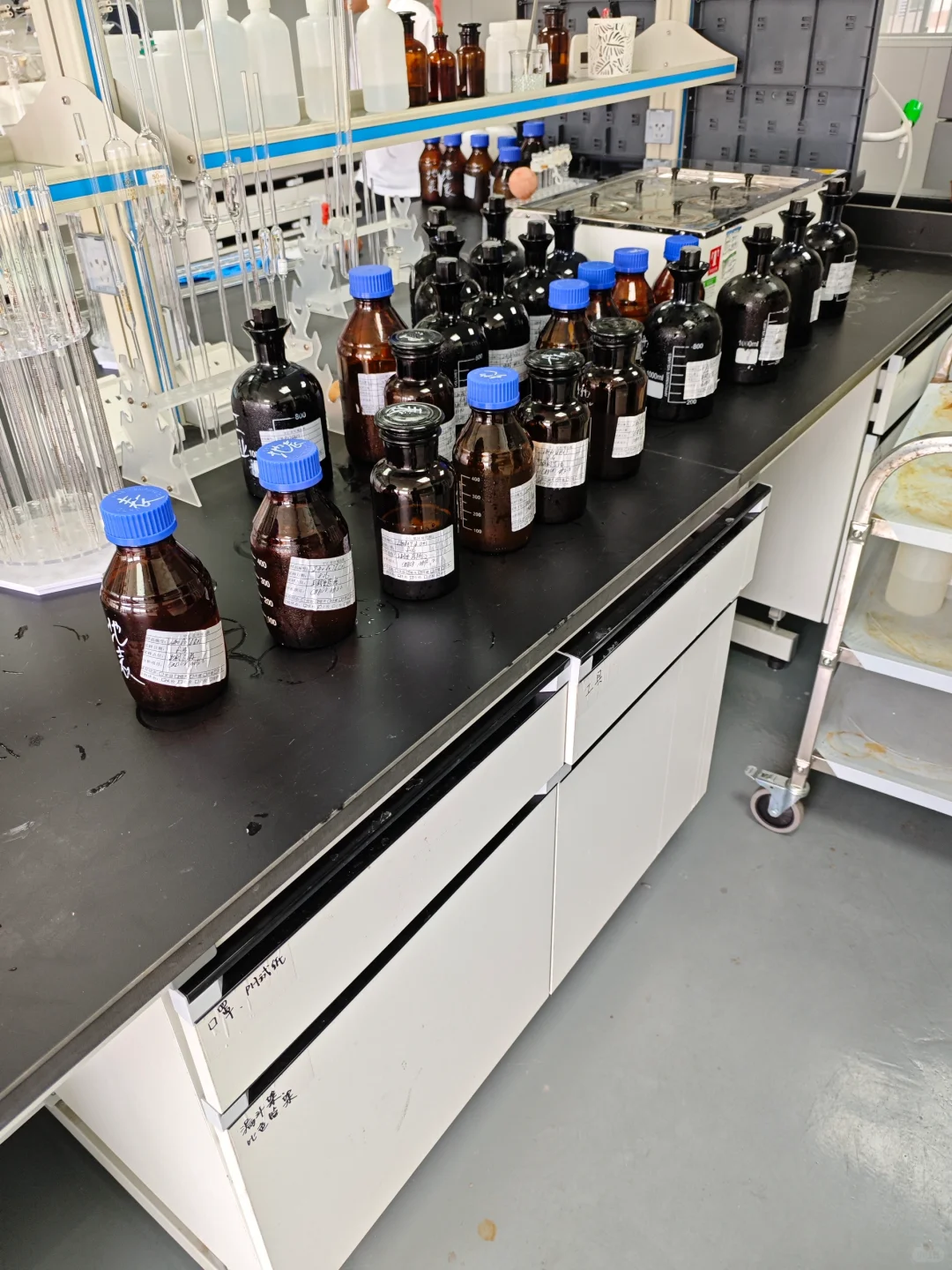 环境检测，天天洗瓶子，洗不完，根本洗不完