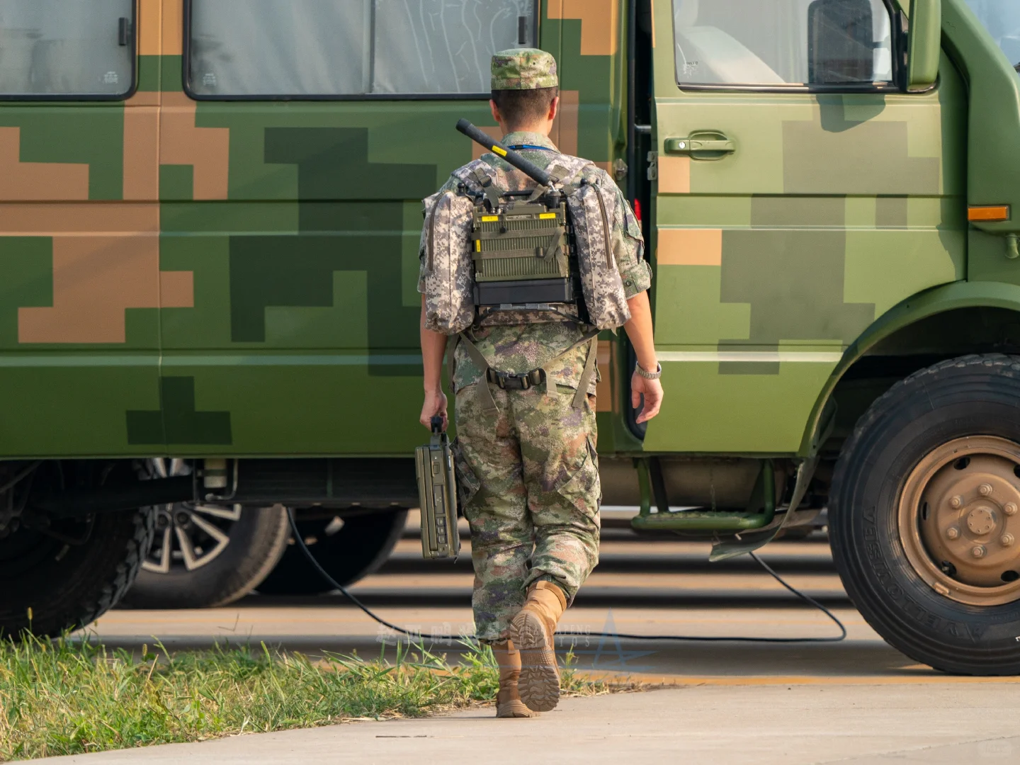 陆军单兵背负式电台