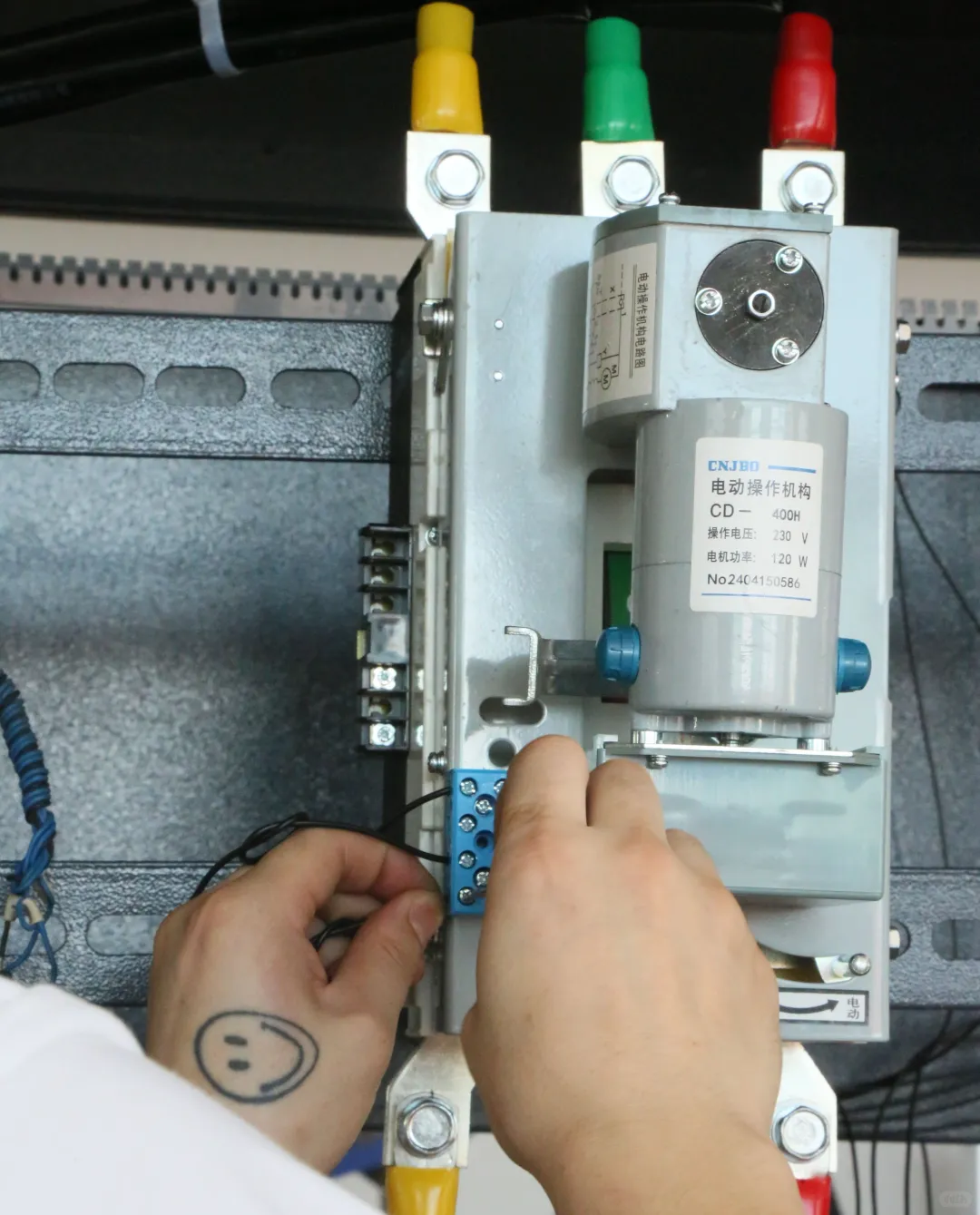 三相大功率稳压器稳压原理