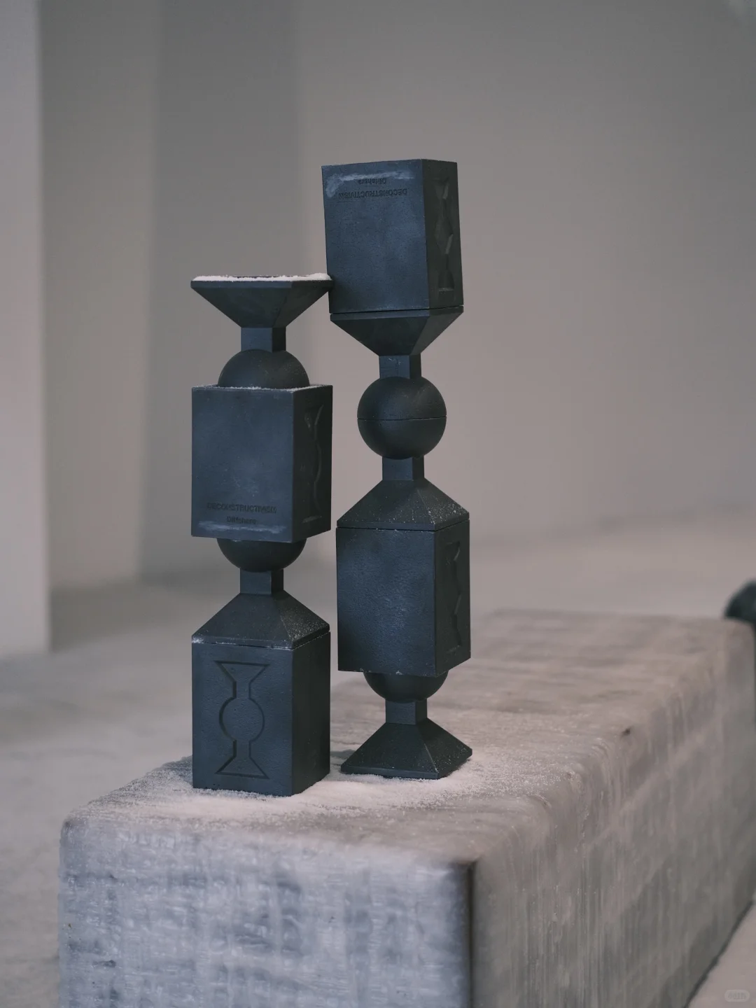 深圳新展|极简工业空间中的禁锢静火山蜡艺