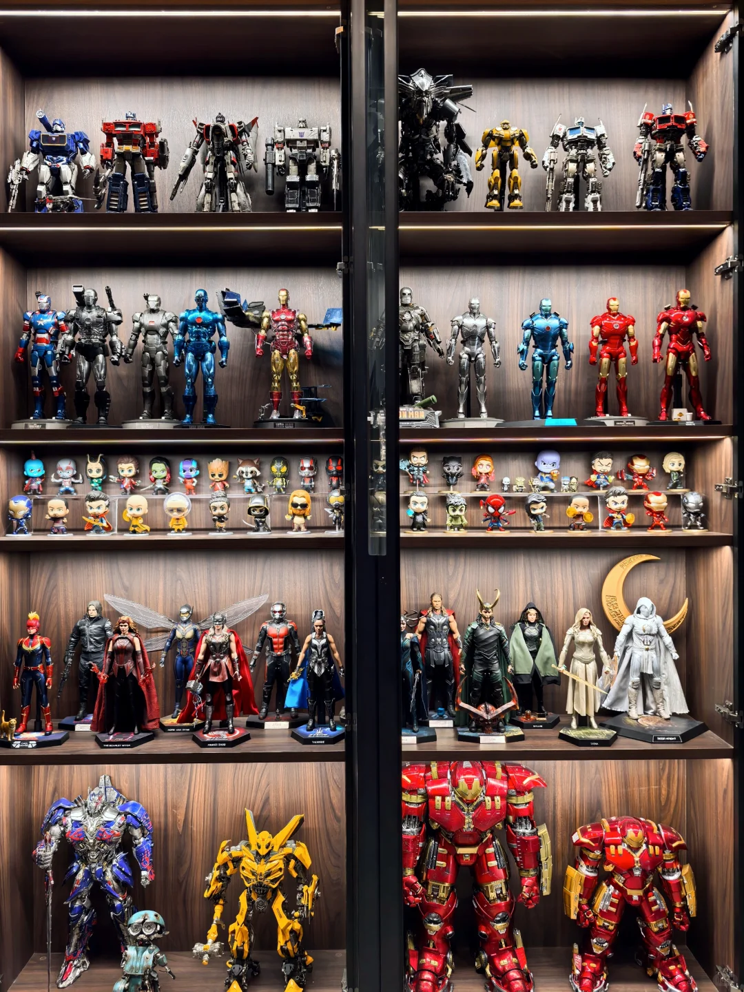 我家的手办柜“超英小宇宙”