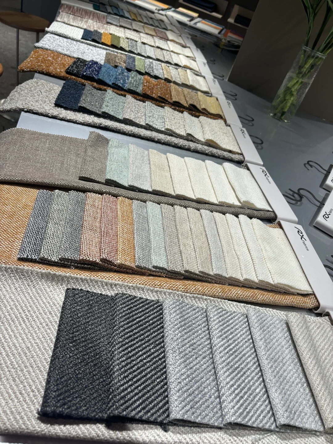 布艺沙发面料大揭秘：哪种最适合你？