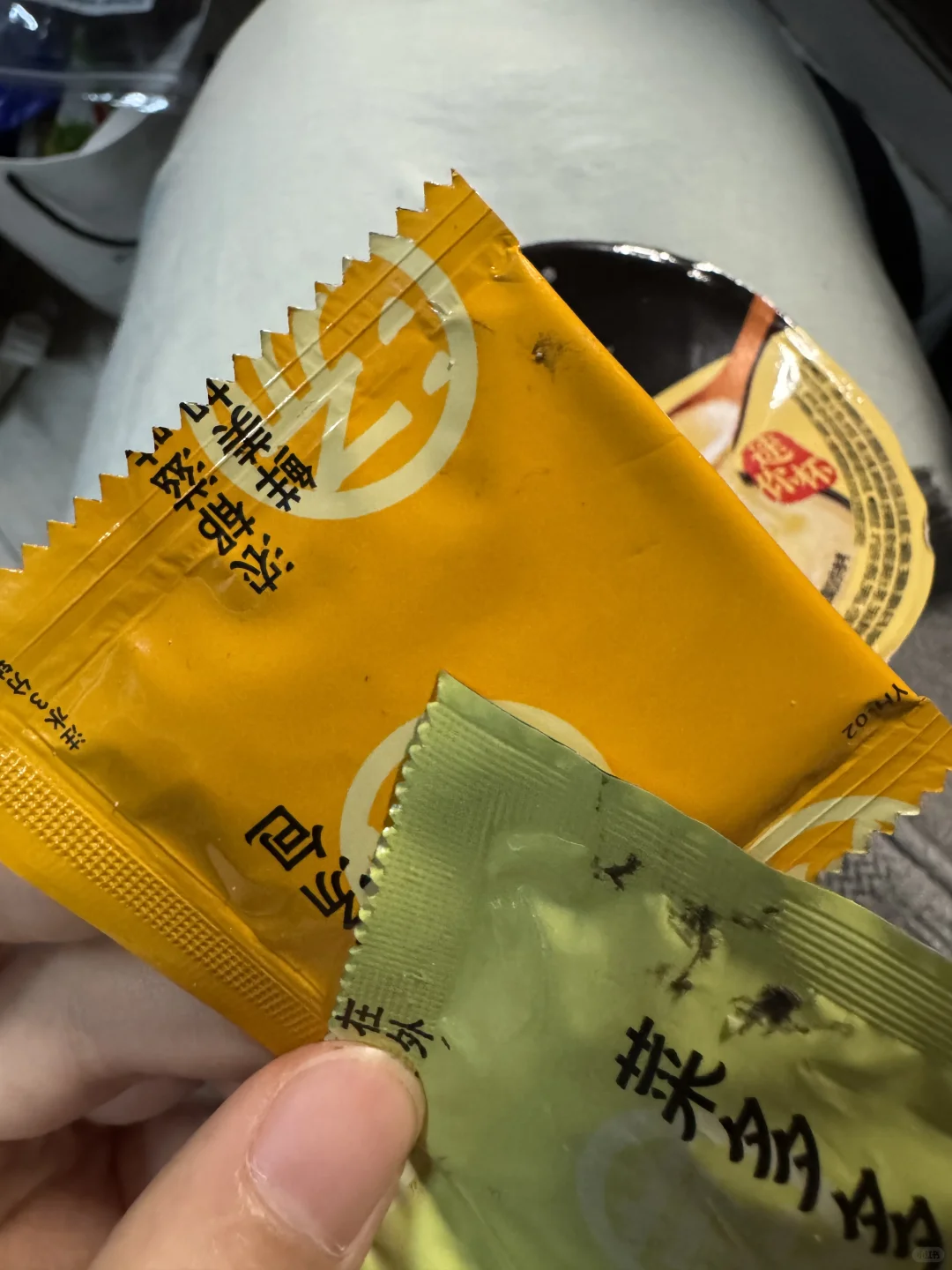 拆白象方便面拆出来了脏东西