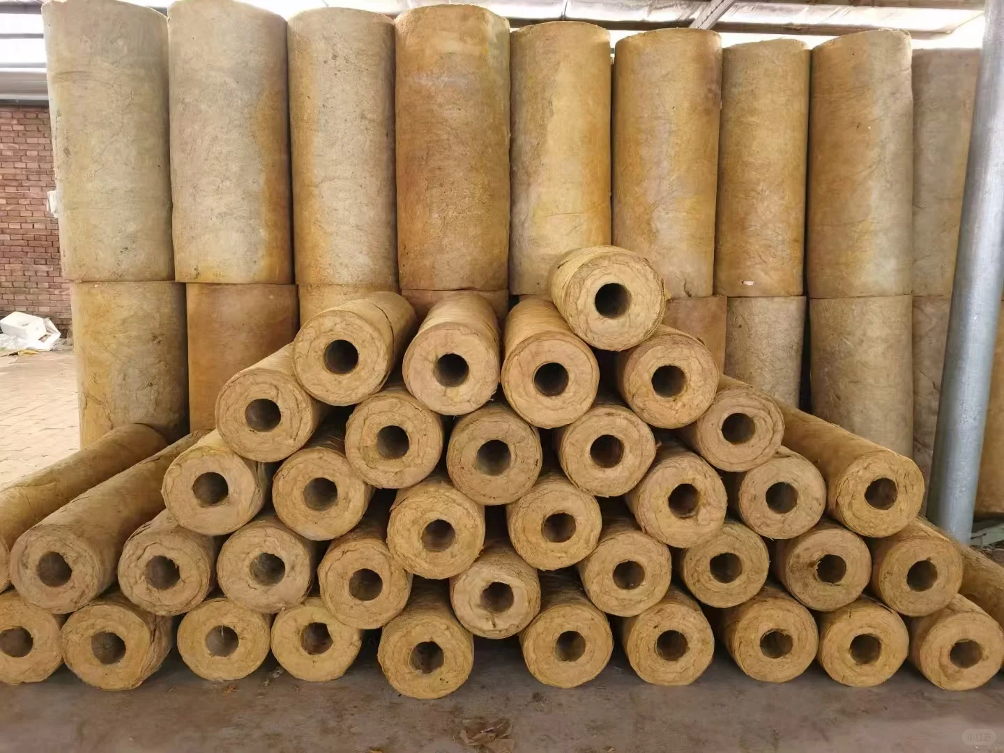 网织增强岩棉复合板：建筑保温与隔音的理想