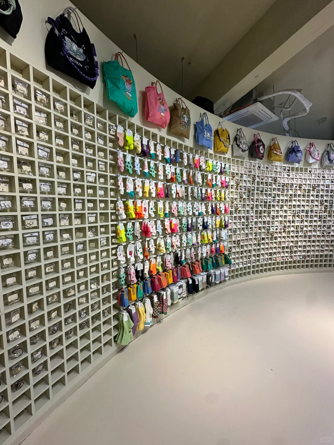 威海真不缺好逛的小店……一整面墙的挂件……