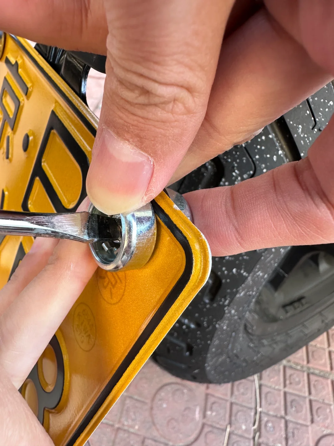 把四个开花防盗螺丝正反两面装✅砸都砸不掉