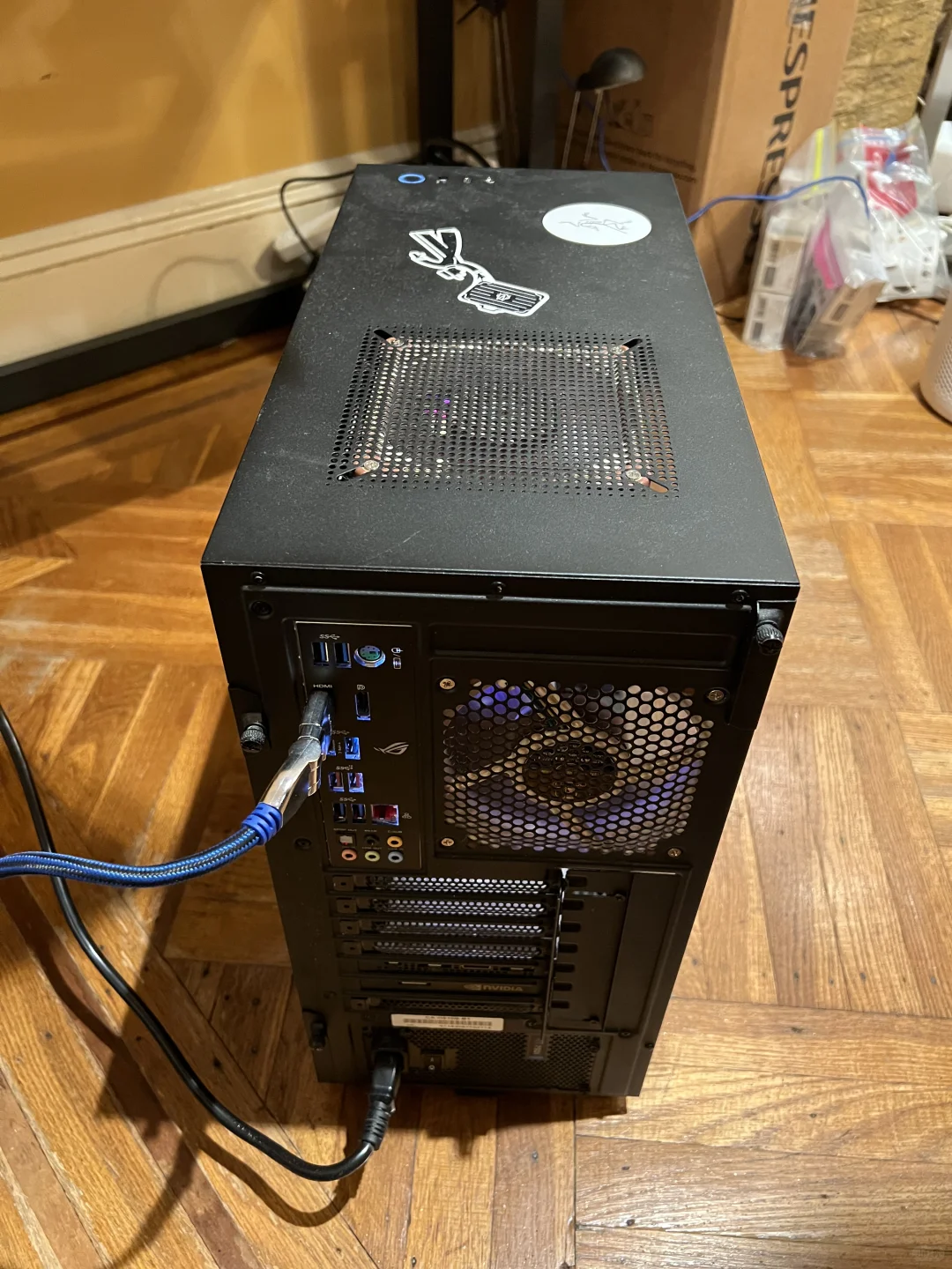 出一台电脑主机，价值$2496，现$1000出