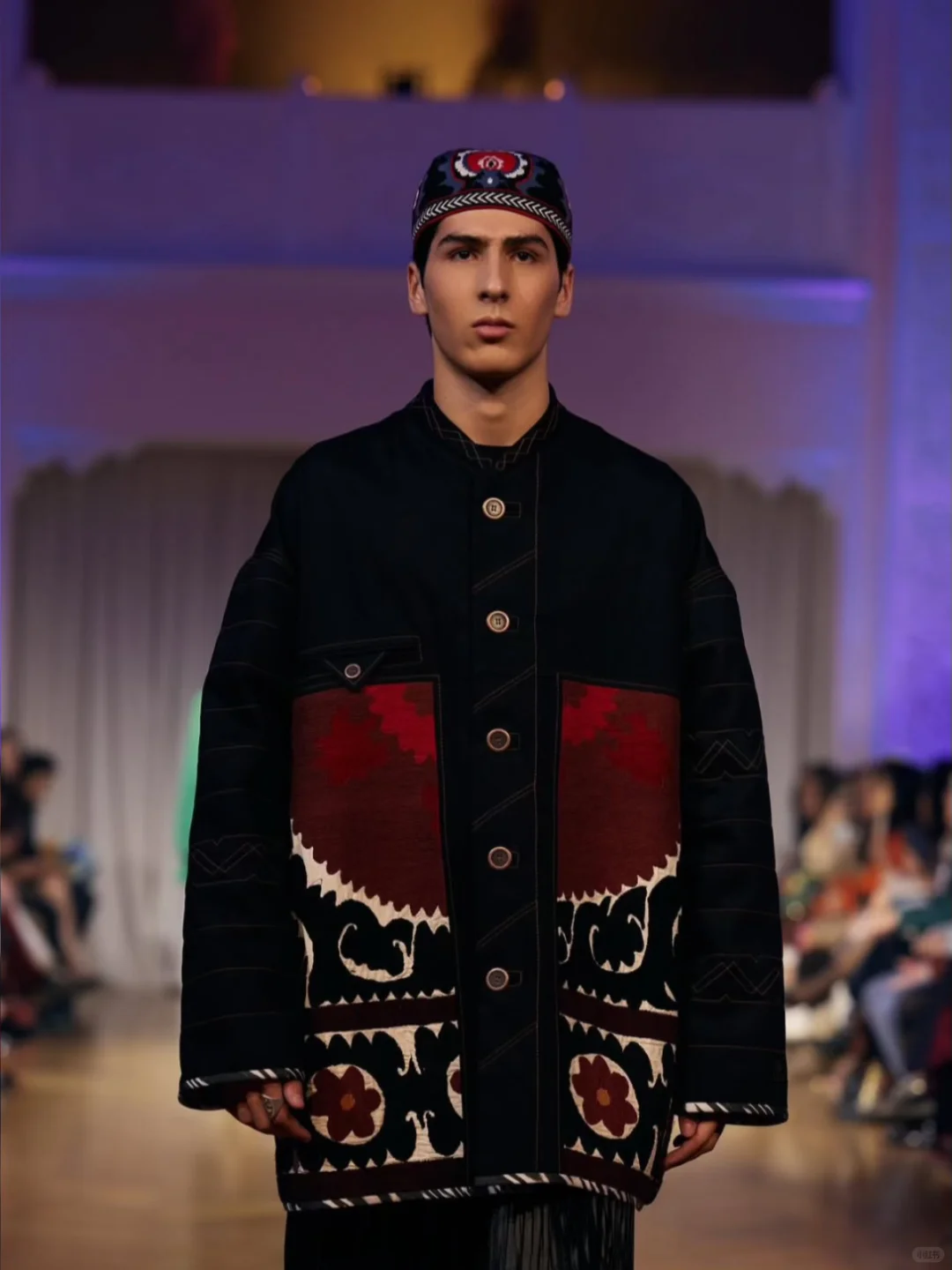 艾德莱斯风尚：传统与潮流的共舞