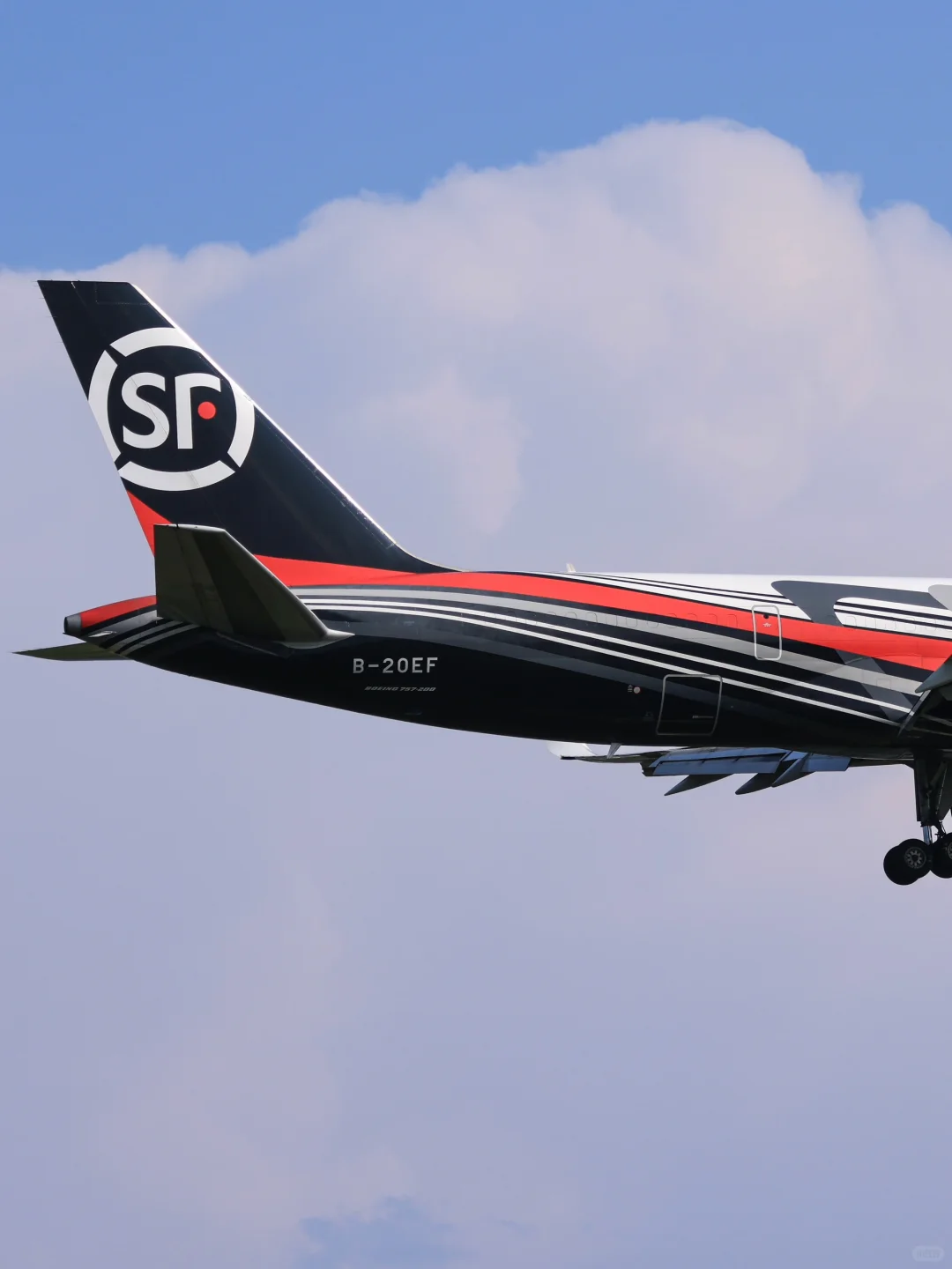 同一天的顺丰航空747和757，暴雨前后