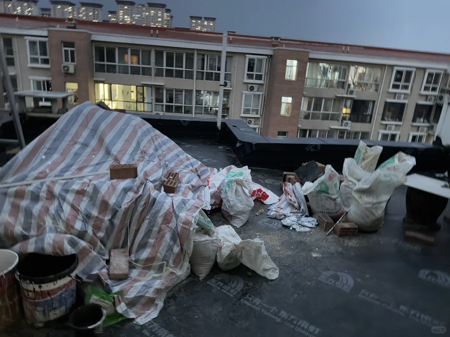 防水卷材刚做完大雨就来了