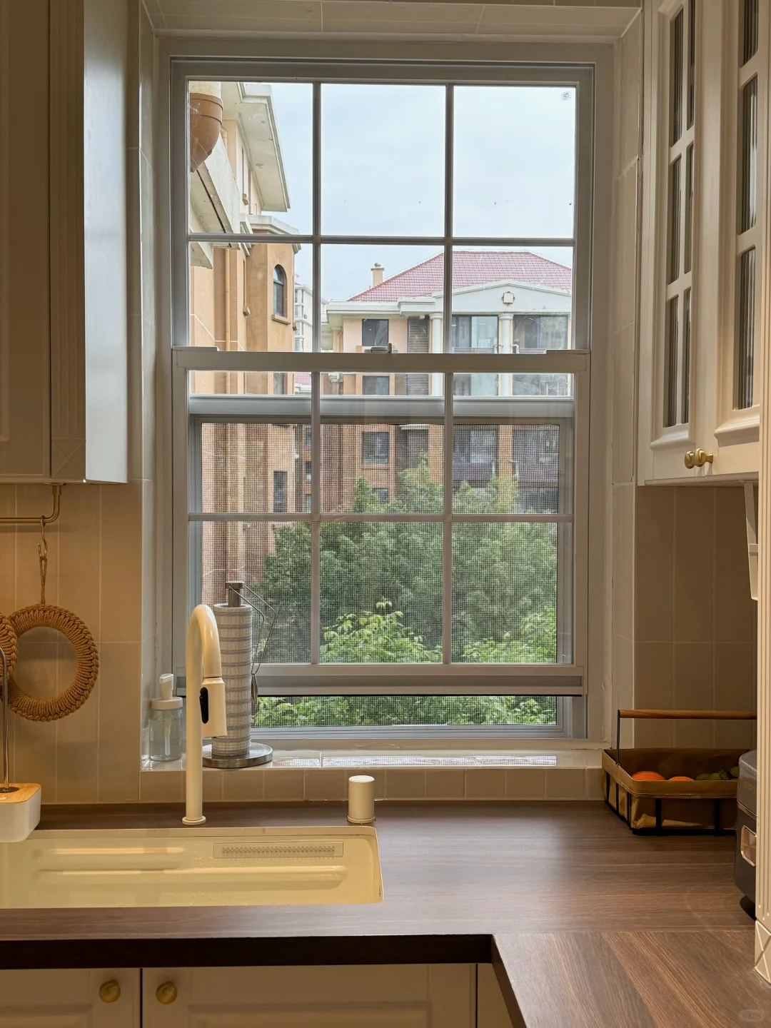 我妈说：“厨房不大，被你装的挺好看” ?