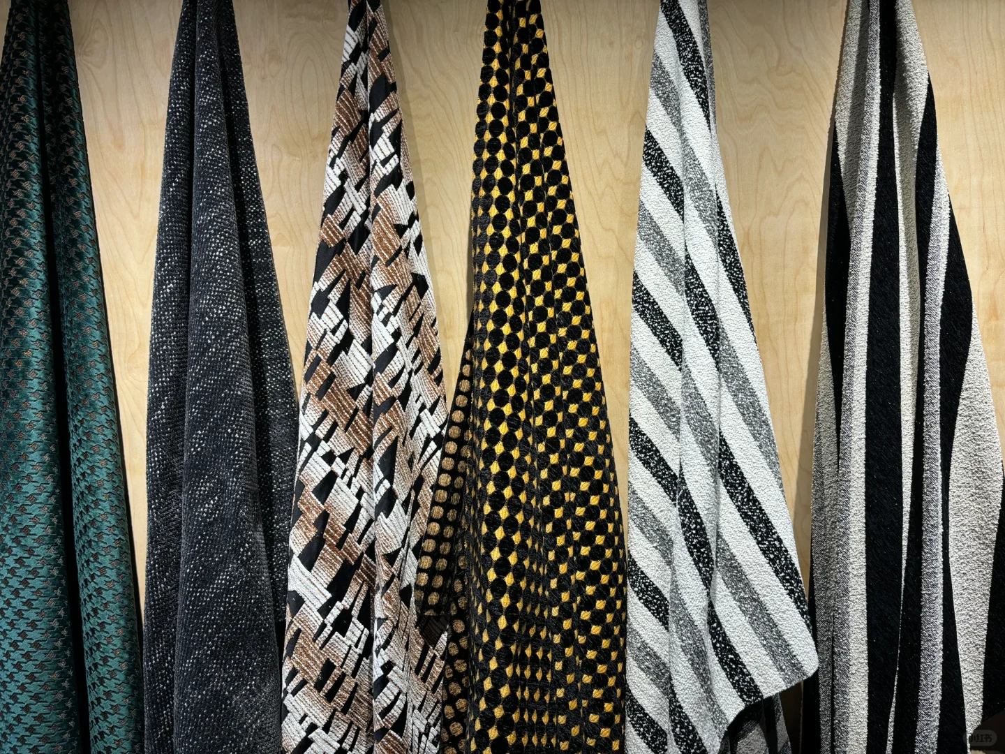 布艺沙发面料大揭秘：哪种最适合你？